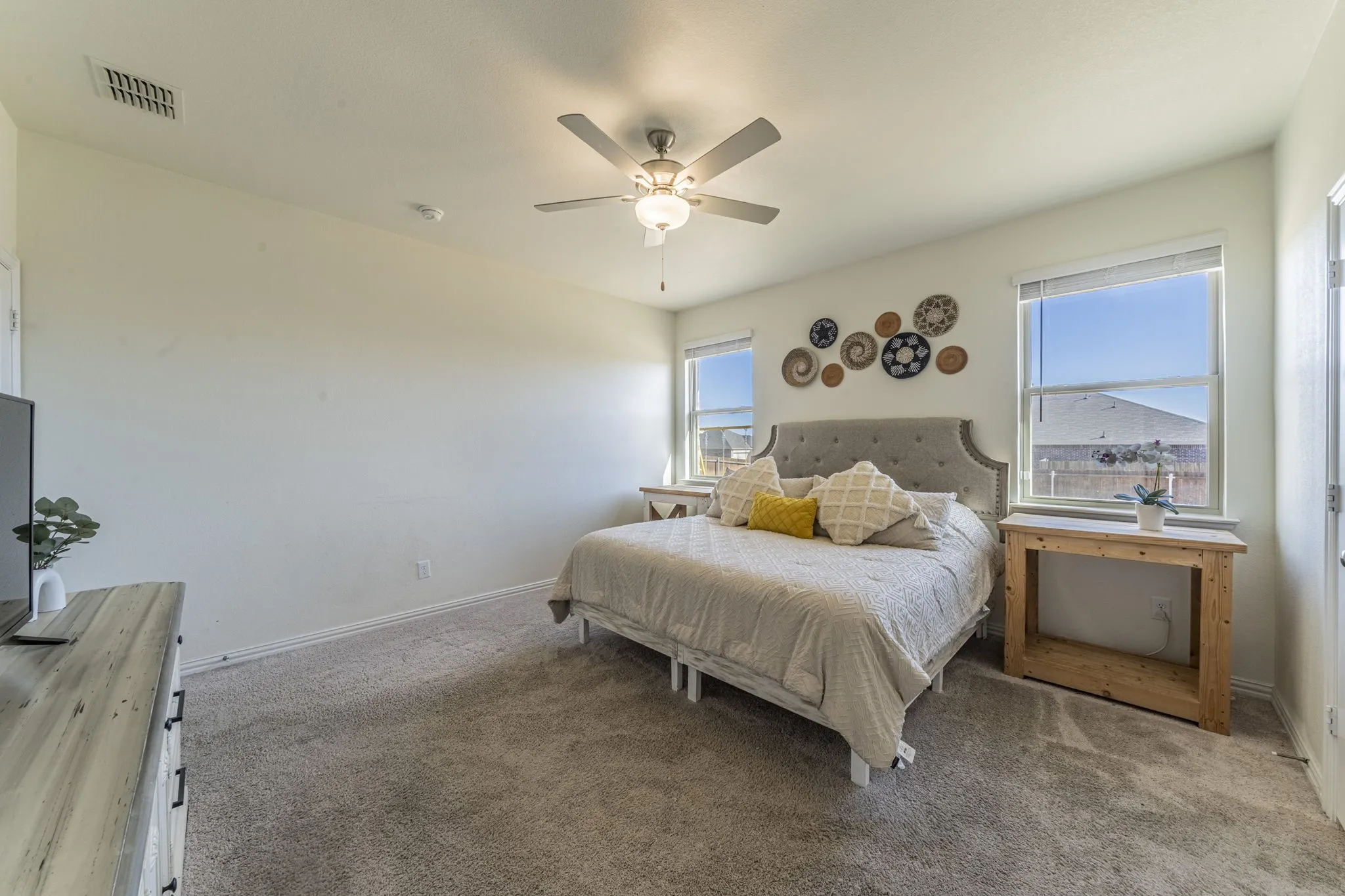 Single Family Residence For Sale in Tarrant County , 1240 Almond Road, Azle, Texas 76020, 4 Bedroom, 2 Bathroom, 2 Garage spaces, 1,996 Sqft, built in 2023, Preowned, mls#21164563, Real Estate Agent in Azle, Homes For Sale in Tarrant county, Homes For Sale in Azle, Realtor in Azle Texas, Real Estate Brokerage Independent Realty Texas, Luminita Cordes Realtor