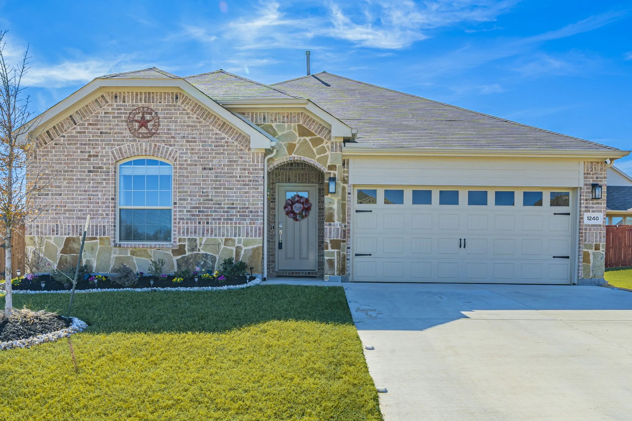 Single Family Residence For Sale in Tarrant County , 1240 Almond Road, Azle, Texas 76020, 4 Bedroom, 2 Bathroom, 2 Garage spaces, 1,996 Sqft, built in 2023, Preowned, mls#21164563, Real Estate Agent in Azle, Homes For Sale in Tarrant county, Homes For Sale in Azle, Realtor in Azle Texas, Real Estate Brokerage Independent Realty Texas, Luminita Cordes Realtor