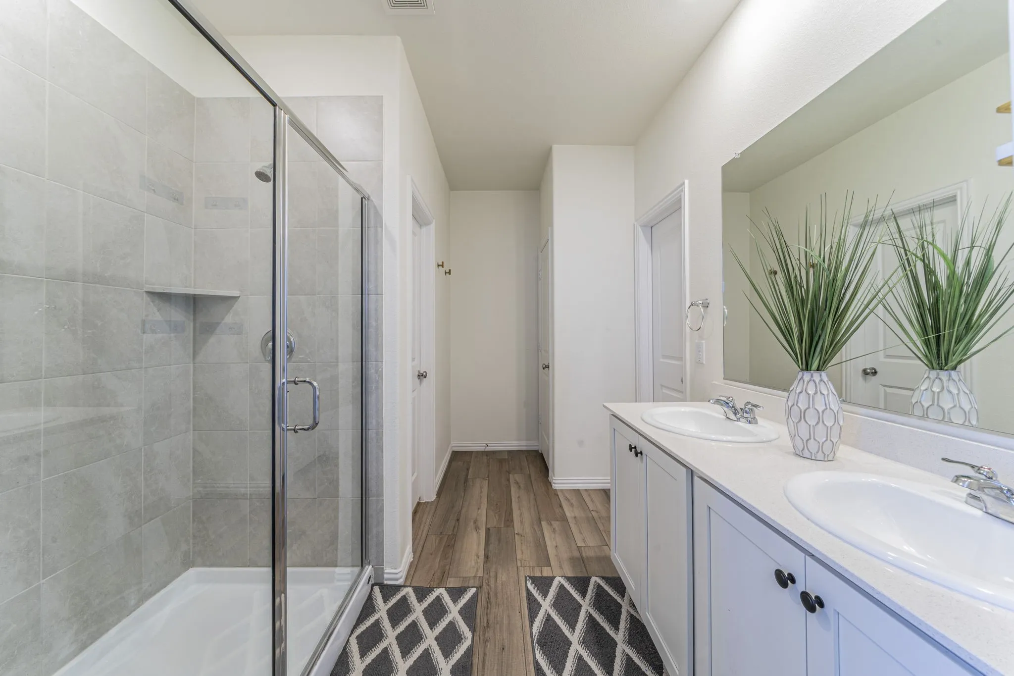 Single Family Residence For Sale in Tarrant County , 1240 Almond Road, Azle, Texas 76020, 4 Bedroom, 2 Bathroom, 2 Garage spaces, 1,996 Sqft, built in 2023, Preowned, mls#21164563, Real Estate Agent in Azle, Homes For Sale in Tarrant county, Homes For Sale in Azle, Realtor in Azle Texas, Real Estate Brokerage Independent Realty Texas, Luminita Cordes Realtor