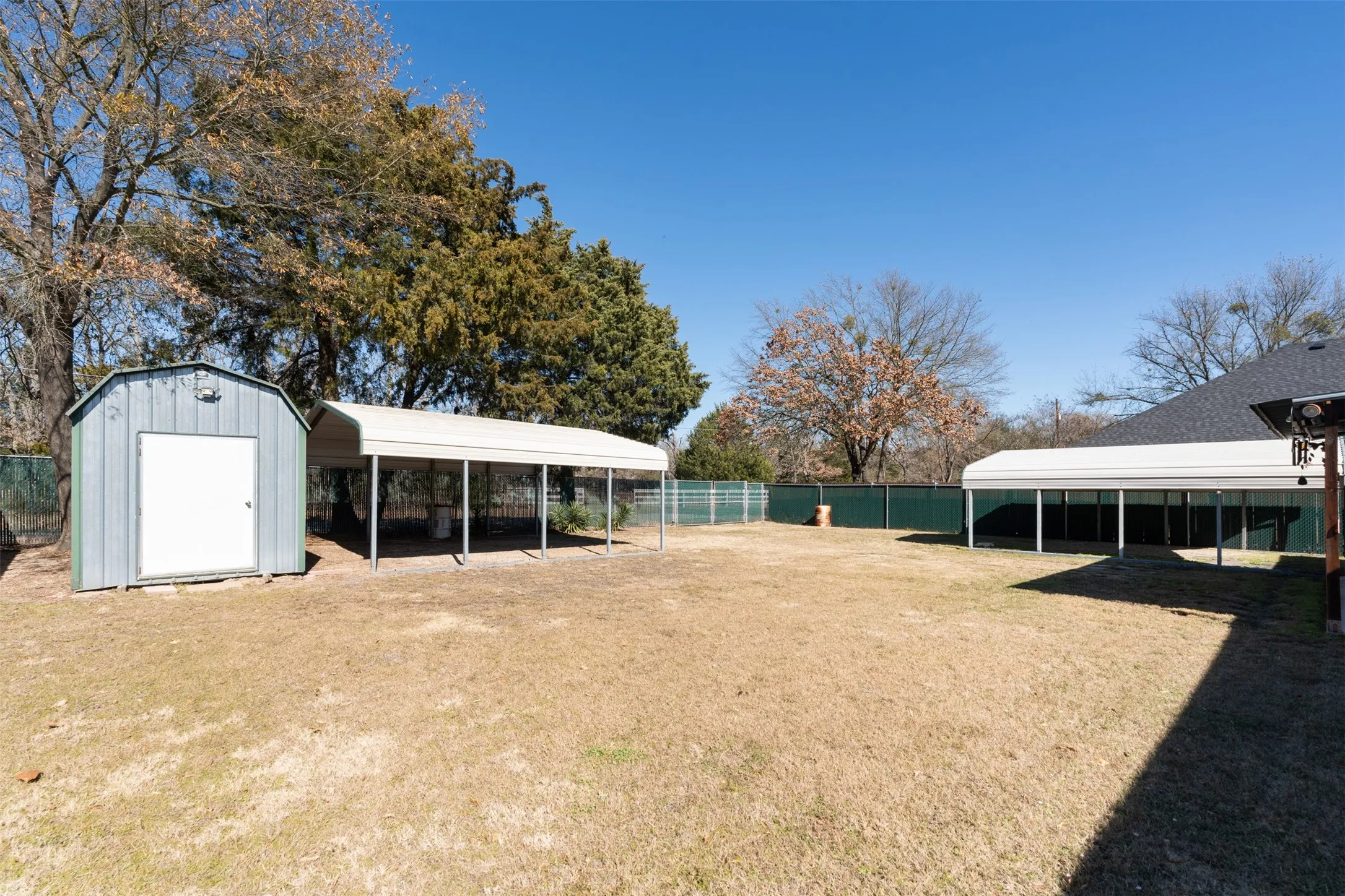 Single Family Residence For Sale in Henderson County , 924 Guam Street, Tool, Texas 75143, 3 Bedrooms, 2 Bathrooms, 1 Garage spaces, 1,568 Sqft, built in 2003, Preowned, Price $245,000, mls#21173717, Real Estate Agent in Tool, Homes For Sale in Henderson county, Homes For Sale in Tool, Realtor in Tool Texas, Real Estate Brokerage Independent Realty Texas, Luminita Cordes Realtor