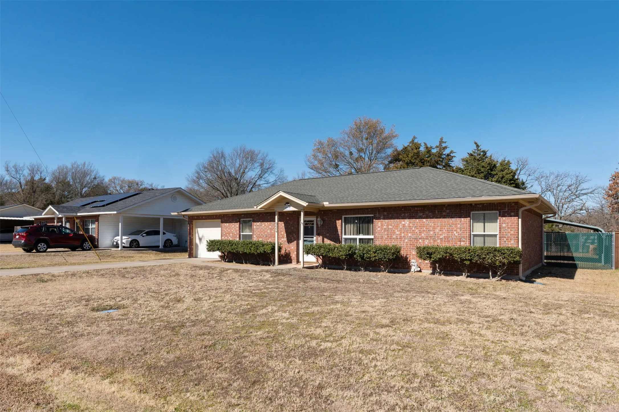 Single Family Residence For Sale in Henderson County , 924 Guam Street, Tool, Texas 75143, 3 Bedrooms, 2 Bathrooms, 1 Garage spaces, 1,568 Sqft, built in 2003, Preowned, Price $245,000, mls#21173717, Real Estate Agent in Tool, Homes For Sale in Henderson county, Homes For Sale in Tool, Realtor in Tool Texas, Real Estate Brokerage Independent Realty Texas, Luminita Cordes Realtor