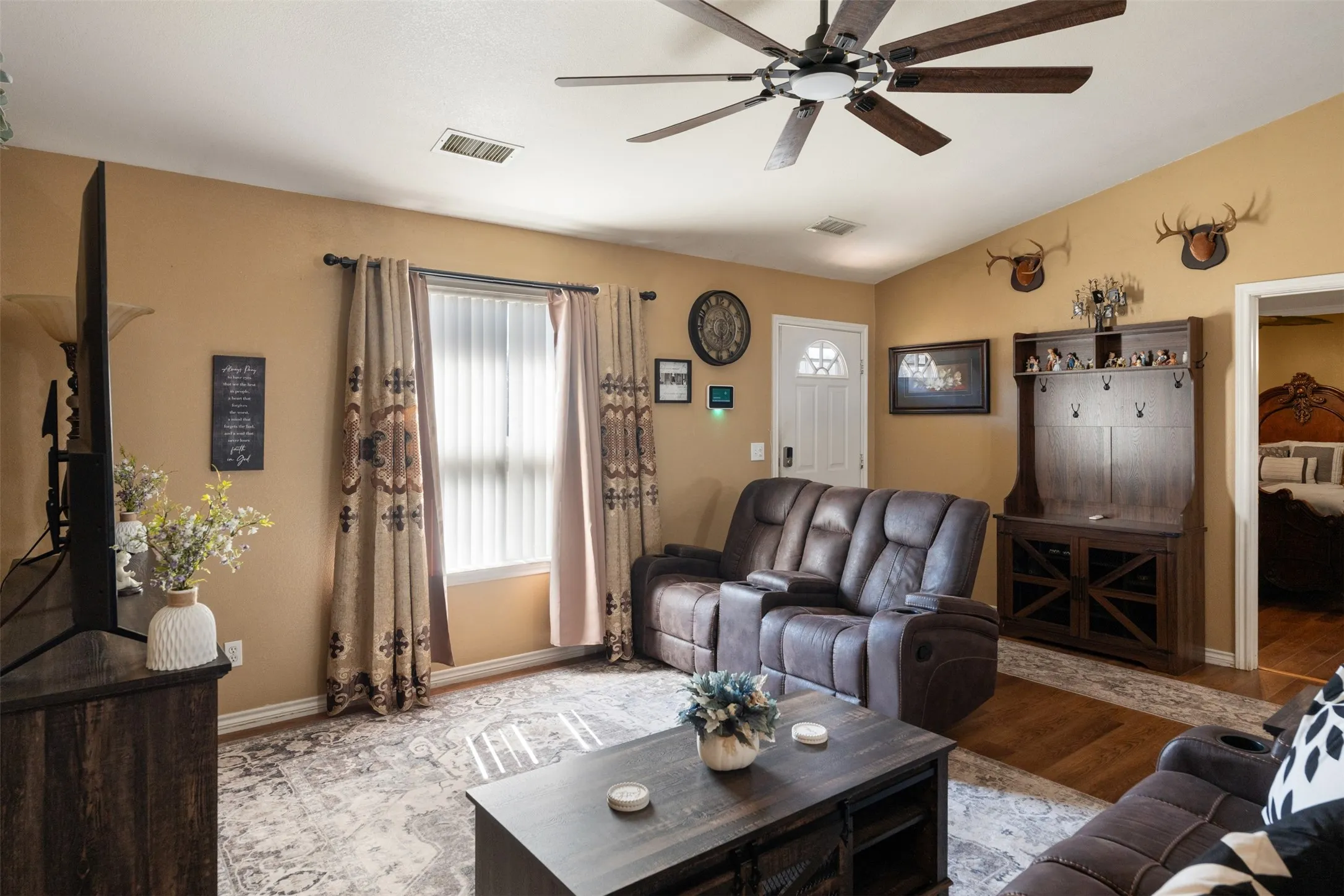 Single Family Residence For Sale in Henderson County , 924 Guam Street, Tool, Texas 75143, 3 Bedrooms, 2 Bathrooms, 1 Garage spaces, 1,568 Sqft, built in 2003, Preowned, Price $245,000, mls#21173717, Real Estate Agent in Tool, Homes For Sale in Henderson county, Homes For Sale in Tool, Realtor in Tool Texas, Real Estate Brokerage Independent Realty Texas, Luminita Cordes Realtor
