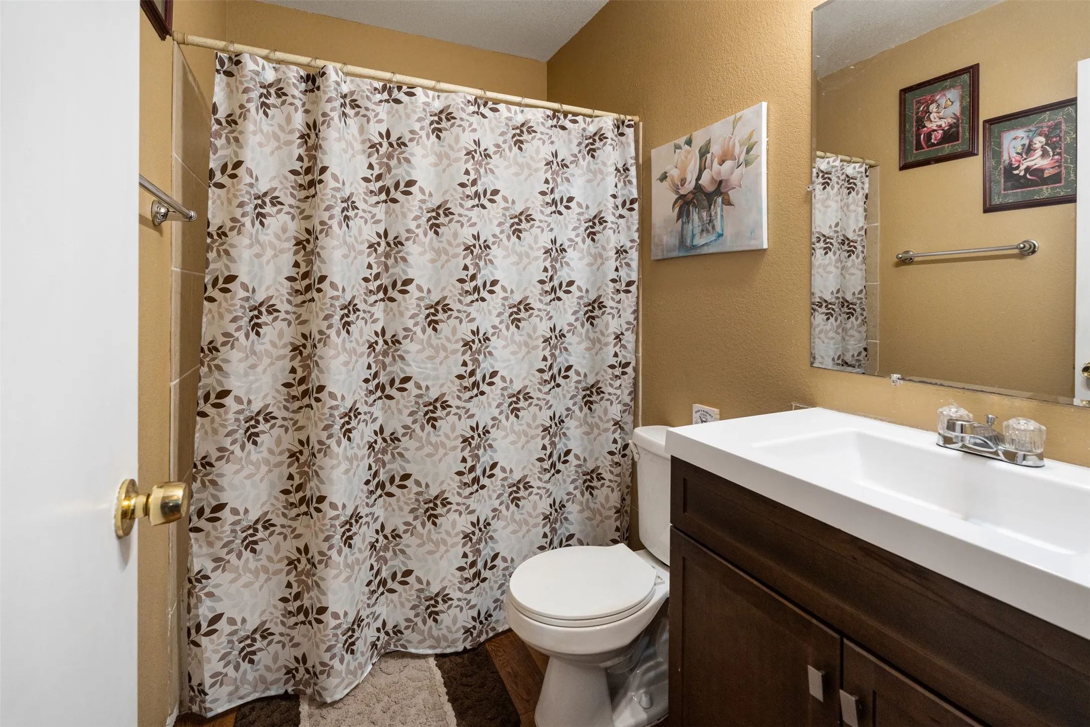 Single Family Residence For Sale in Henderson County , 924 Guam Street, Tool, Texas 75143, 3 Bedrooms, 2 Bathrooms, 1 Garage spaces, 1,568 Sqft, built in 2003, Preowned, Price $245,000, mls#21173717, Real Estate Agent in Tool, Homes For Sale in Henderson county, Homes For Sale in Tool, Realtor in Tool Texas, Real Estate Brokerage Independent Realty Texas, Luminita Cordes Realtor