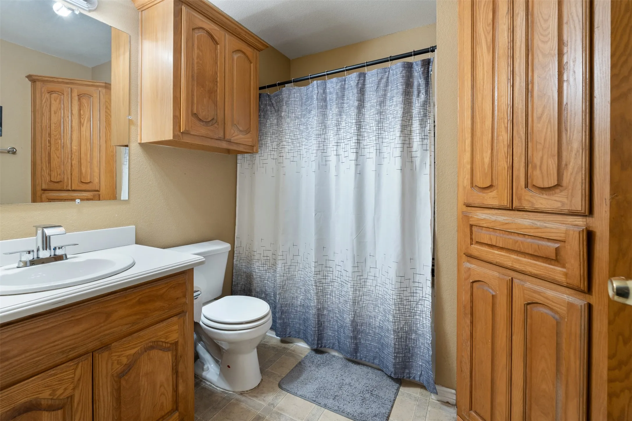 Single Family Residence For Sale in Henderson County , 924 Guam Street, Tool, Texas 75143, 3 Bedrooms, 2 Bathrooms, 1 Garage spaces, 1,568 Sqft, built in 2003, Preowned, Price $245,000, mls#21173717, Real Estate Agent in Tool, Homes For Sale in Henderson county, Homes For Sale in Tool, Realtor in Tool Texas, Real Estate Brokerage Independent Realty Texas, Luminita Cordes Realtor