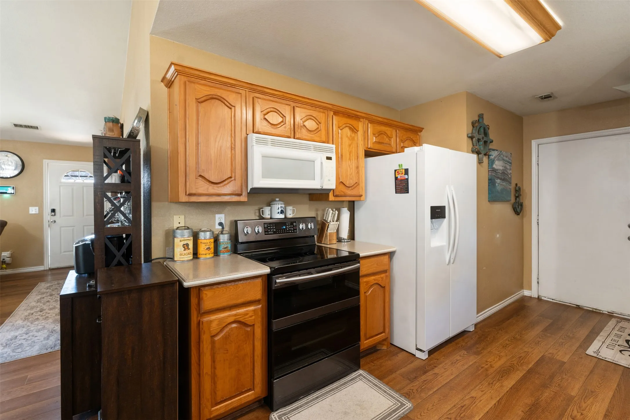 Single Family Residence For Sale in Henderson County , 924 Guam Street, Tool, Texas 75143, 3 Bedrooms, 2 Bathrooms, 1 Garage spaces, 1,568 Sqft, built in 2003, Preowned, Price $245,000, mls#21173717, Real Estate Agent in Tool, Homes For Sale in Henderson county, Homes For Sale in Tool, Realtor in Tool Texas, Real Estate Brokerage Independent Realty Texas, Luminita Cordes Realtor