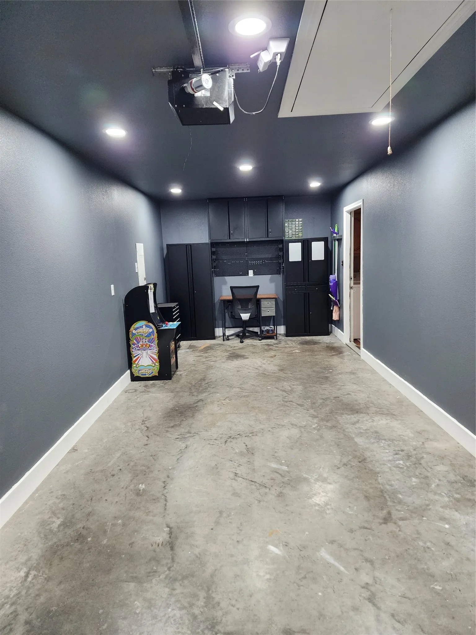 Single Family Residence For Sale in Henderson County , 924 Guam Street, Tool, Texas 75143, 3 Bedrooms, 2 Bathrooms, 1 Garage spaces, 1,568 Sqft, built in 2003, Preowned, Price $245,000, mls#21173717, Real Estate Agent in Tool, Homes For Sale in Henderson county, Homes For Sale in Tool, Realtor in Tool Texas, Real Estate Brokerage Independent Realty Texas, Luminita Cordes Realtor