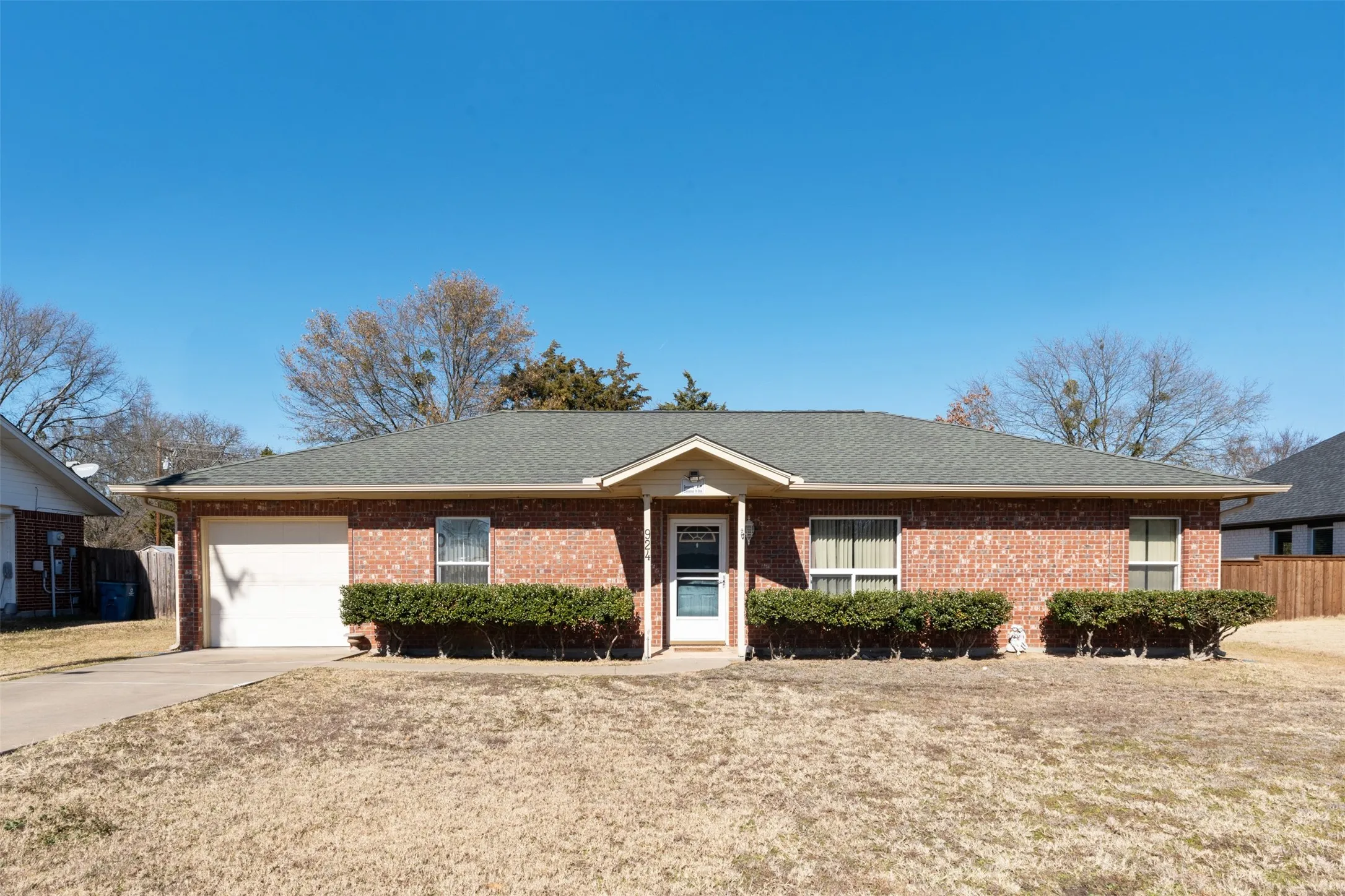 Single Family Residence For Sale in Henderson County , 924 Guam Street, Tool, Texas 75143, 3 Bedrooms, 2 Bathrooms, 1 Garage spaces, 1,568 Sqft, built in 2003, Preowned, Price $245,000, mls#21173717, Real Estate Agent in Tool, Homes For Sale in Henderson county, Homes For Sale in Tool, Realtor in Tool Texas, Real Estate Brokerage Independent Realty Texas, Luminita Cordes Realtor