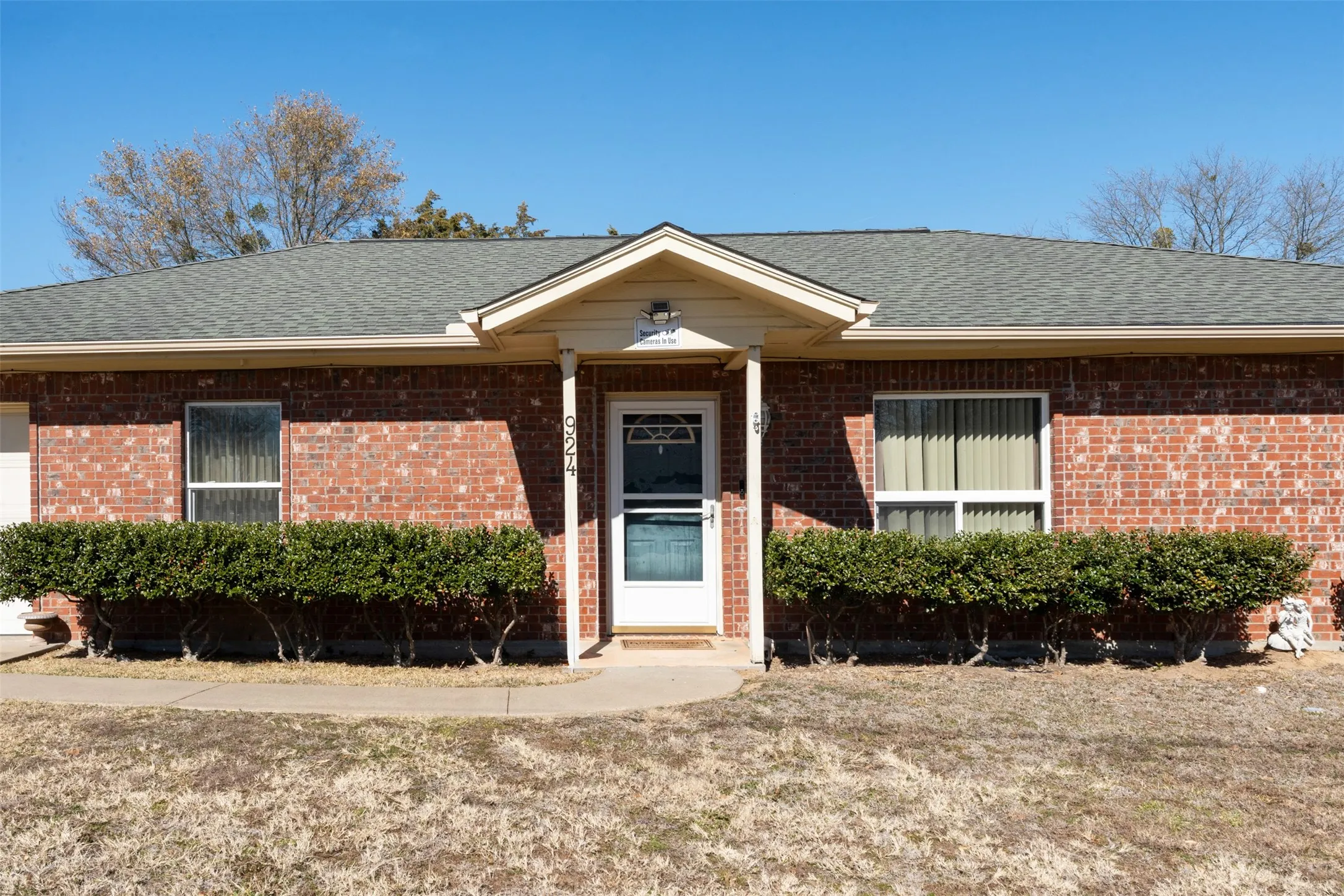 Single Family Residence For Sale in Henderson County , 924 Guam Street, Tool, Texas 75143, 3 Bedrooms, 2 Bathrooms, 1 Garage spaces, 1,568 Sqft, built in 2003, Preowned, Price $245,000, mls#21173717, Real Estate Agent in Tool, Homes For Sale in Henderson county, Homes For Sale in Tool, Realtor in Tool Texas, Real Estate Brokerage Independent Realty Texas, Luminita Cordes Realtor