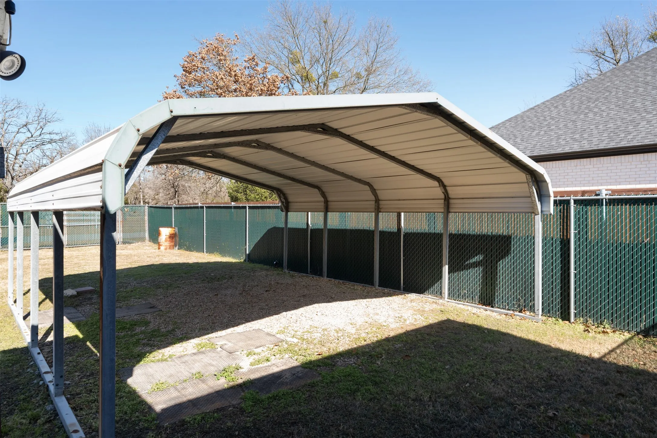 Single Family Residence For Sale in Henderson County , 924 Guam Street, Tool, Texas 75143, 3 Bedrooms, 2 Bathrooms, 1 Garage spaces, 1,568 Sqft, built in 2003, Preowned, Price $245,000, mls#21173717, Real Estate Agent in Tool, Homes For Sale in Henderson county, Homes For Sale in Tool, Realtor in Tool Texas, Real Estate Brokerage Independent Realty Texas, Luminita Cordes Realtor