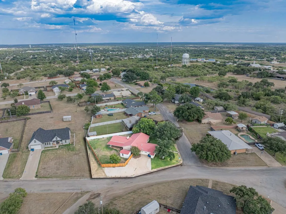 Single Family Residence For Sale in Stephens County , 2410 Sha Lane, Breckenridge, Texas 76424, 3 Bedroom, 2 Bathroom, 2 Garage spaces, 2,161 Sqft, built in 1975, mls#21173802, Real Estate Agent in Breckenridge, Homes For Sale in Stephens county, Homes For Sale in Breckenridge, Realtor in Breckenridge Texas, Real Estate Brokerage Independent Realty Texas, Luminita Cordes Realtor