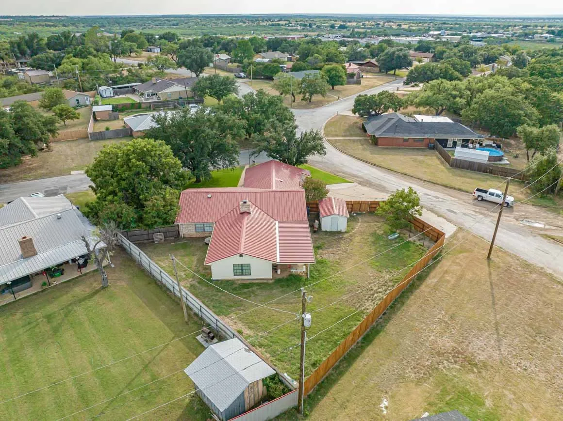 Single Family Residence For Sale in Stephens County , 2410 Sha Lane, Breckenridge, Texas 76424, 3 Bedroom, 2 Bathroom, 2 Garage spaces, 2,161 Sqft, built in 1975, mls#21173802, Real Estate Agent in Breckenridge, Homes For Sale in Stephens county, Homes For Sale in Breckenridge, Realtor in Breckenridge Texas, Real Estate Brokerage Independent Realty Texas, Luminita Cordes Realtor
