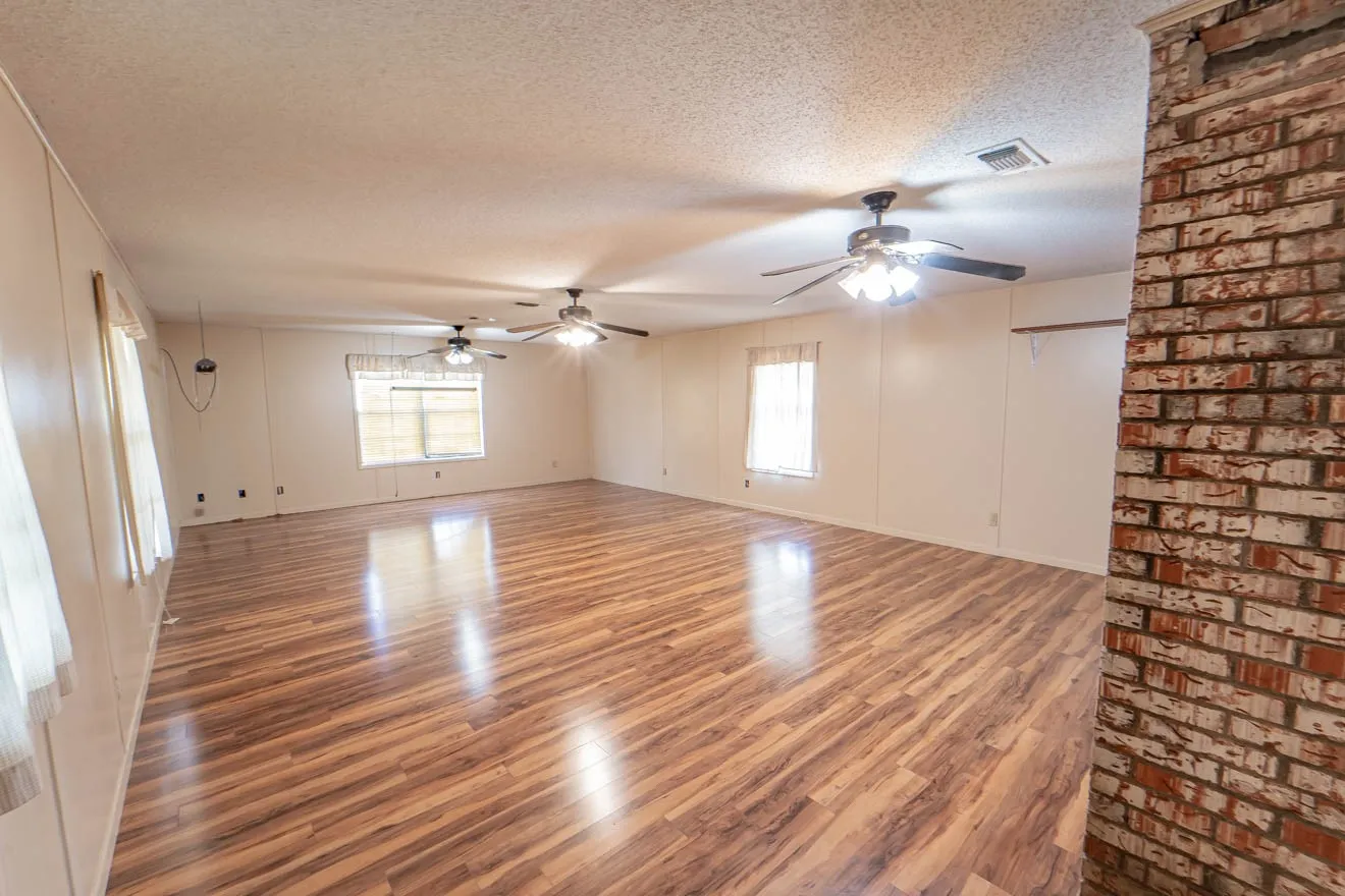 Single Family Residence For Sale in Stephens County , 2410 Sha Lane, Breckenridge, Texas 76424, 3 Bedroom, 2 Bathroom, 2 Garage spaces, 2,161 Sqft, built in 1975, mls#21173802, Real Estate Agent in Breckenridge, Homes For Sale in Stephens county, Homes For Sale in Breckenridge, Realtor in Breckenridge Texas, Real Estate Brokerage Independent Realty Texas, Luminita Cordes Realtor