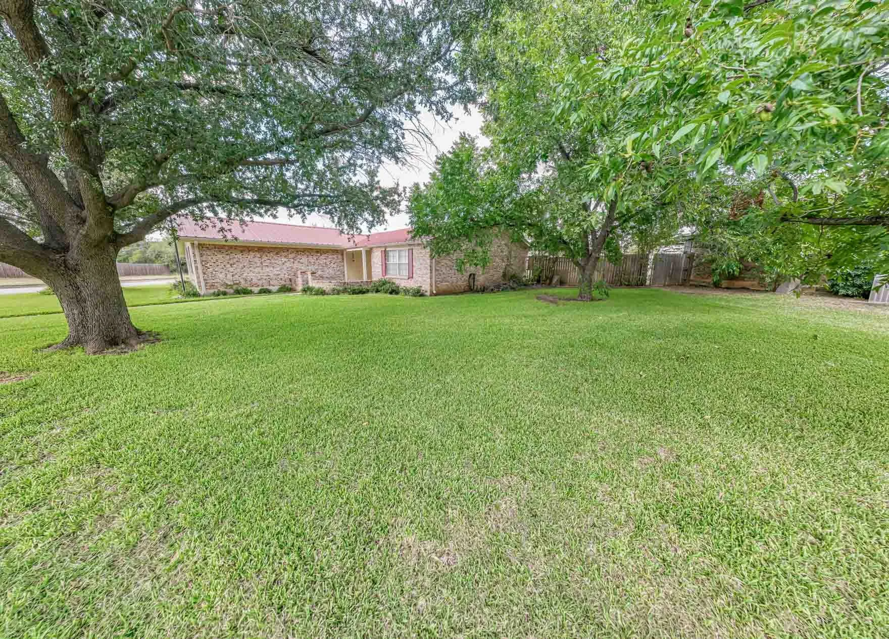 Single Family Residence For Sale in Stephens County , 2410 Sha Lane, Breckenridge, Texas 76424, 3 Bedroom, 2 Bathroom, 2 Garage spaces, 2,161 Sqft, built in 1975, mls#21173802, Real Estate Agent in Breckenridge, Homes For Sale in Stephens county, Homes For Sale in Breckenridge, Realtor in Breckenridge Texas, Real Estate Brokerage Independent Realty Texas, Luminita Cordes Realtor