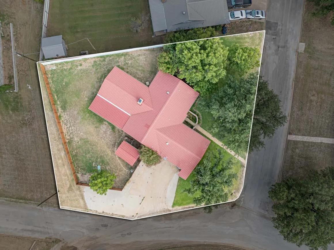 Single Family Residence For Sale in Stephens County , 2410 Sha Lane, Breckenridge, Texas 76424, 3 Bedroom, 2 Bathroom, 2 Garage spaces, 2,161 Sqft, built in 1975, mls#21173802, Real Estate Agent in Breckenridge, Homes For Sale in Stephens county, Homes For Sale in Breckenridge, Realtor in Breckenridge Texas, Real Estate Brokerage Independent Realty Texas, Luminita Cordes Realtor
