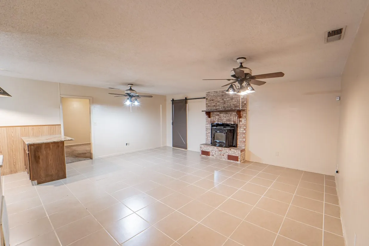 Single Family Residence For Sale in Stephens County , 2410 Sha Lane, Breckenridge, Texas 76424, 3 Bedroom, 2 Bathroom, 2 Garage spaces, 2,161 Sqft, built in 1975, mls#21173802, Real Estate Agent in Breckenridge, Homes For Sale in Stephens county, Homes For Sale in Breckenridge, Realtor in Breckenridge Texas, Real Estate Brokerage Independent Realty Texas, Luminita Cordes Realtor