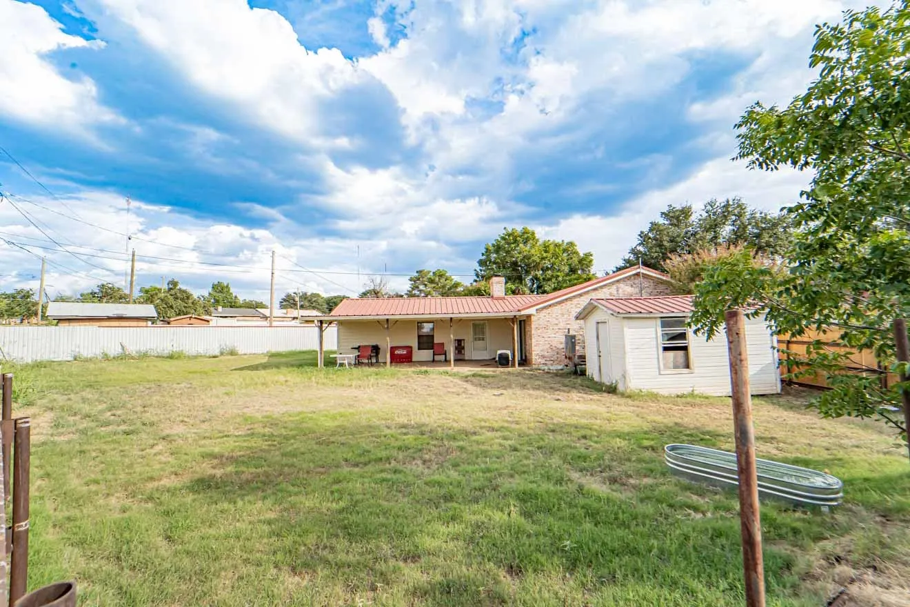 Single Family Residence For Sale in Stephens County , 2410 Sha Lane, Breckenridge, Texas 76424, 3 Bedroom, 2 Bathroom, 2 Garage spaces, 2,161 Sqft, built in 1975, mls#21173802, Real Estate Agent in Breckenridge, Homes For Sale in Stephens county, Homes For Sale in Breckenridge, Realtor in Breckenridge Texas, Real Estate Brokerage Independent Realty Texas, Luminita Cordes Realtor