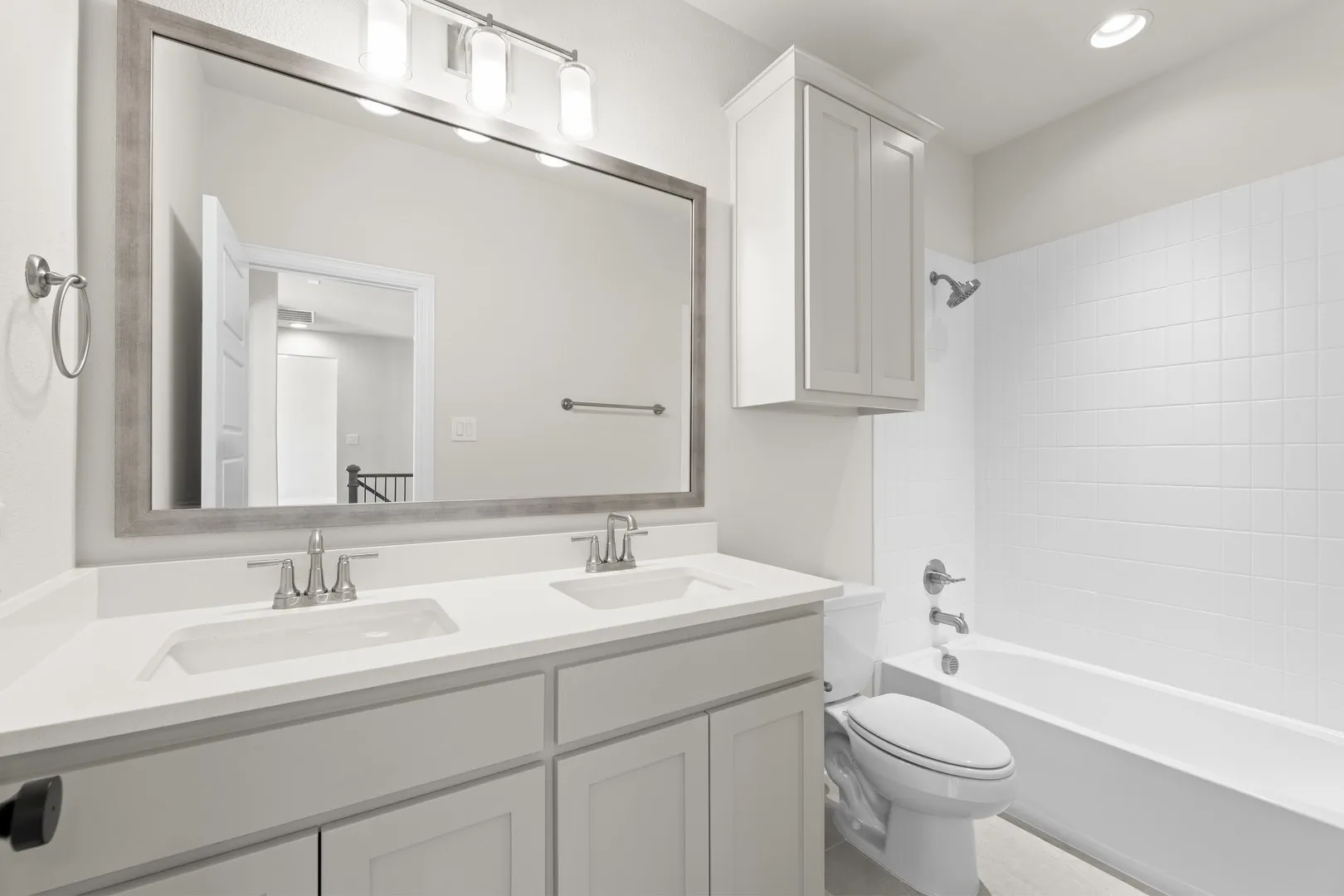 24. 16368 Parish - 3RD Bath