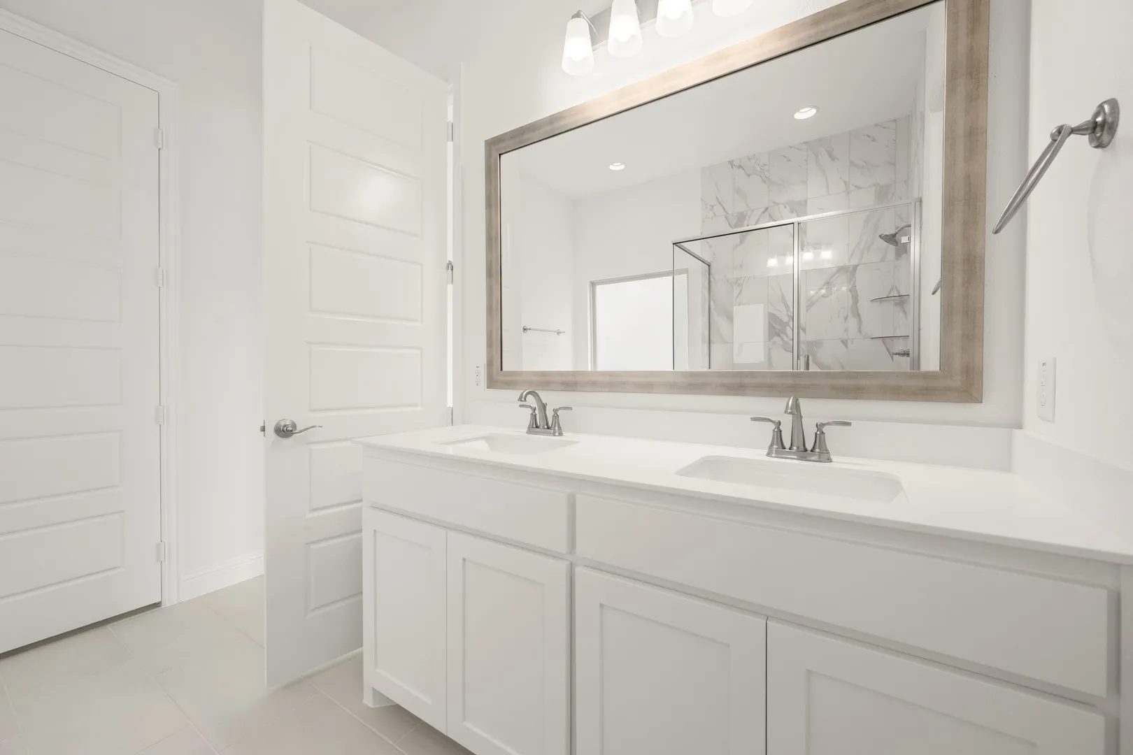 1540 Euclid- Primary Suite-5