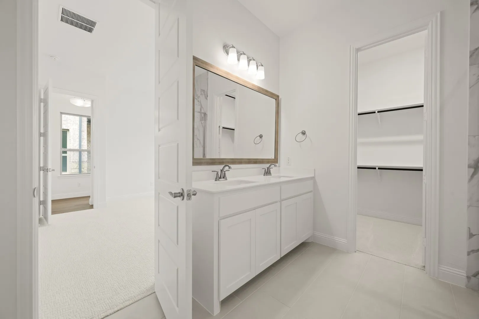 1540 Euclid- Primary Suite-4