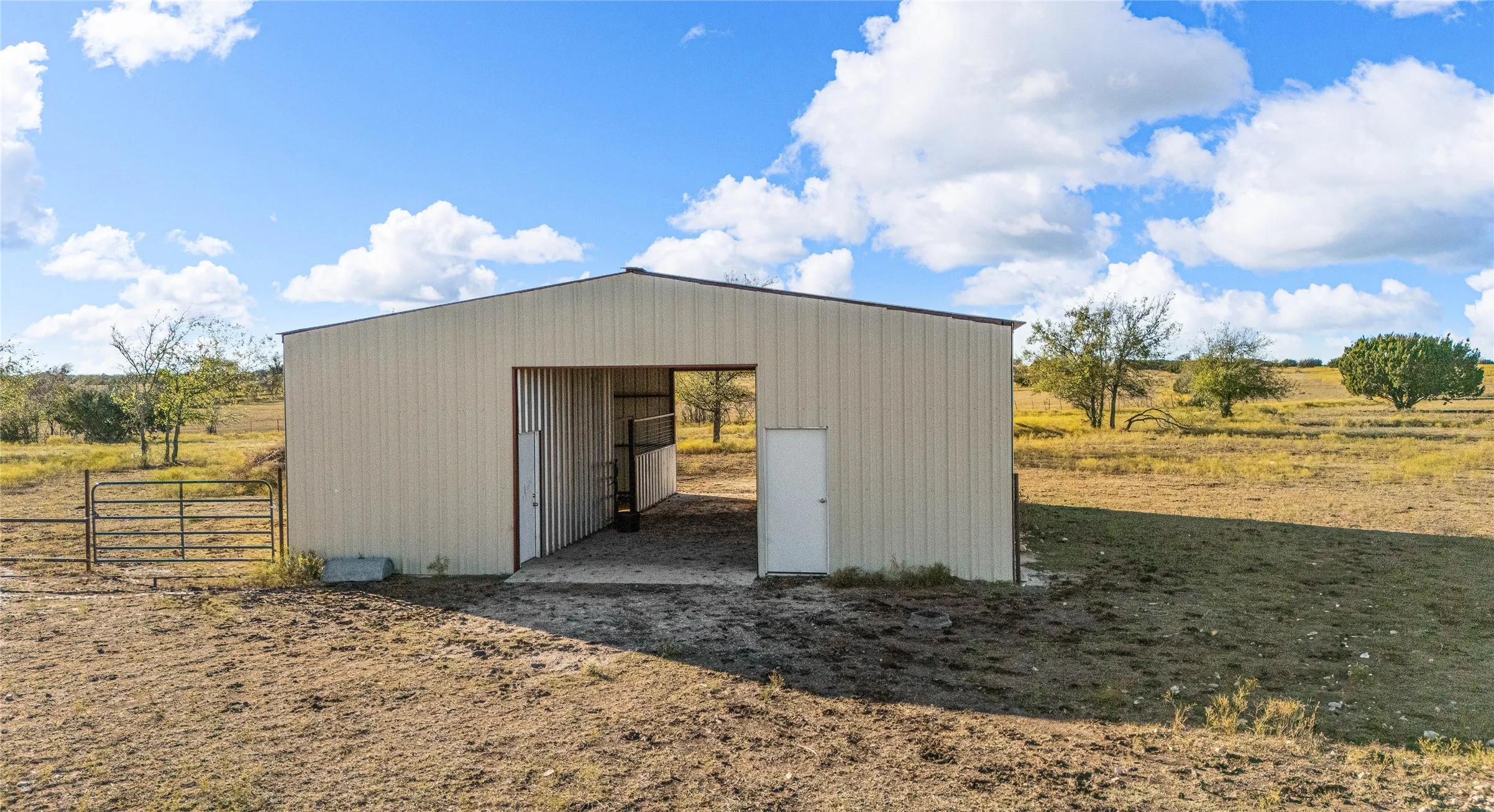 Farm For Sale in Bosque County , 318 CR 3355, Valley Mills, Texas 76689, 3 Bedrooms, 2 Bathrooms, 12 Garage spaces, 1,500 Sqft, built in 2016, Price $1,750,000, mls#21173635, Real Estate Agent in Valley Mills, Homes For Sale in Bosque county, Homes For Sale in Valley Mills, Realtor in Valley Mills Texas, Real Estate Brokerage Independent Realty Texas, Luminita Cordes Realtor