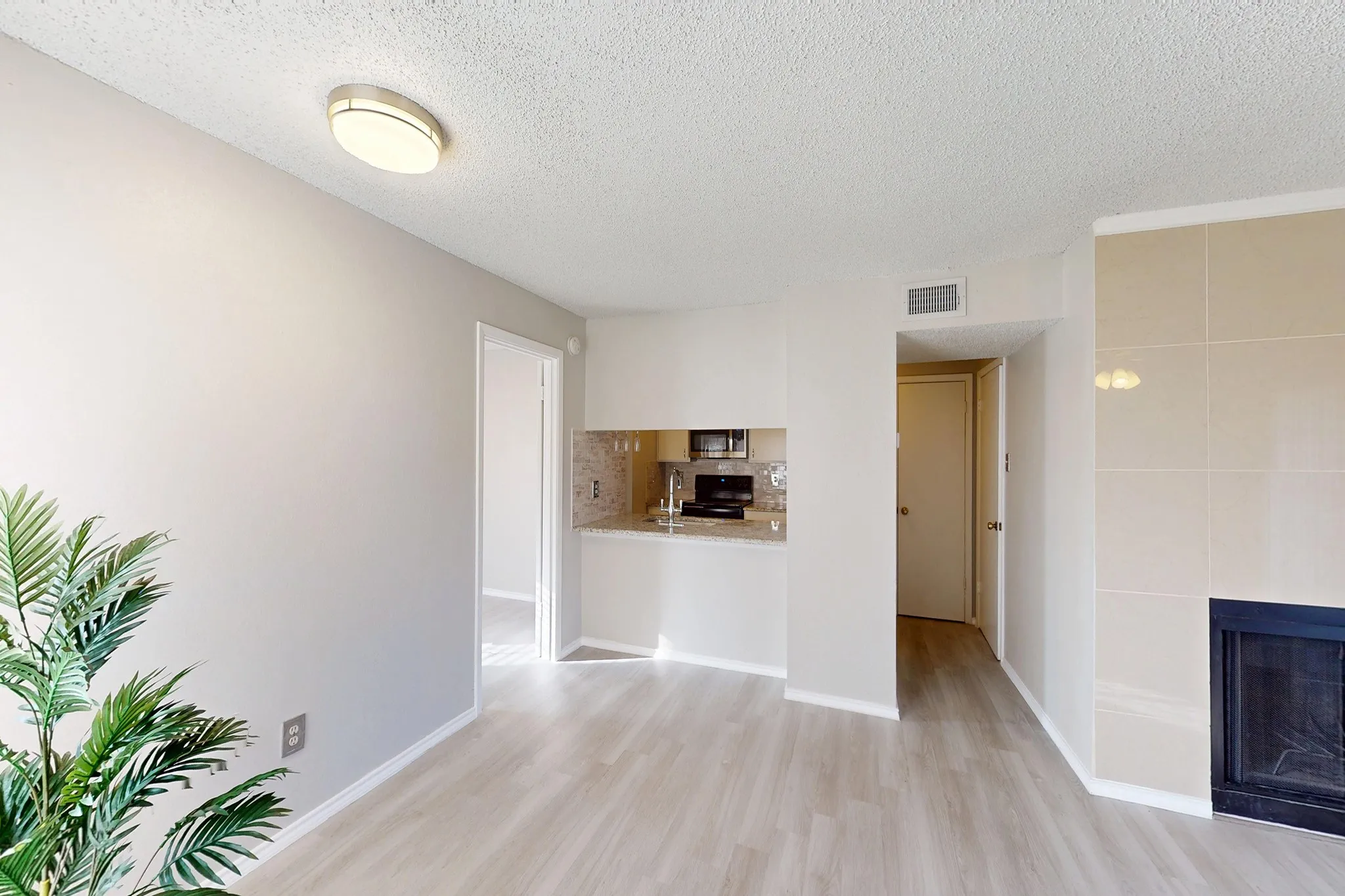 Condominium For Sale in Dallas County , 12484 Abrams Road 2121, Dallas, Texas 75243, 2 Bedroom, 2 Bathroom, Garage spaces, 998 Sqft, built in 1982, Preowned, mls#21173892, Real Estate Agent in Dallas, Homes For Sale in Dallas county, Homes For Sale in Dallas, Realtor in Dallas Texas, Real Estate Brokerage Independent Realty Texas, Luminita Cordes Realtor