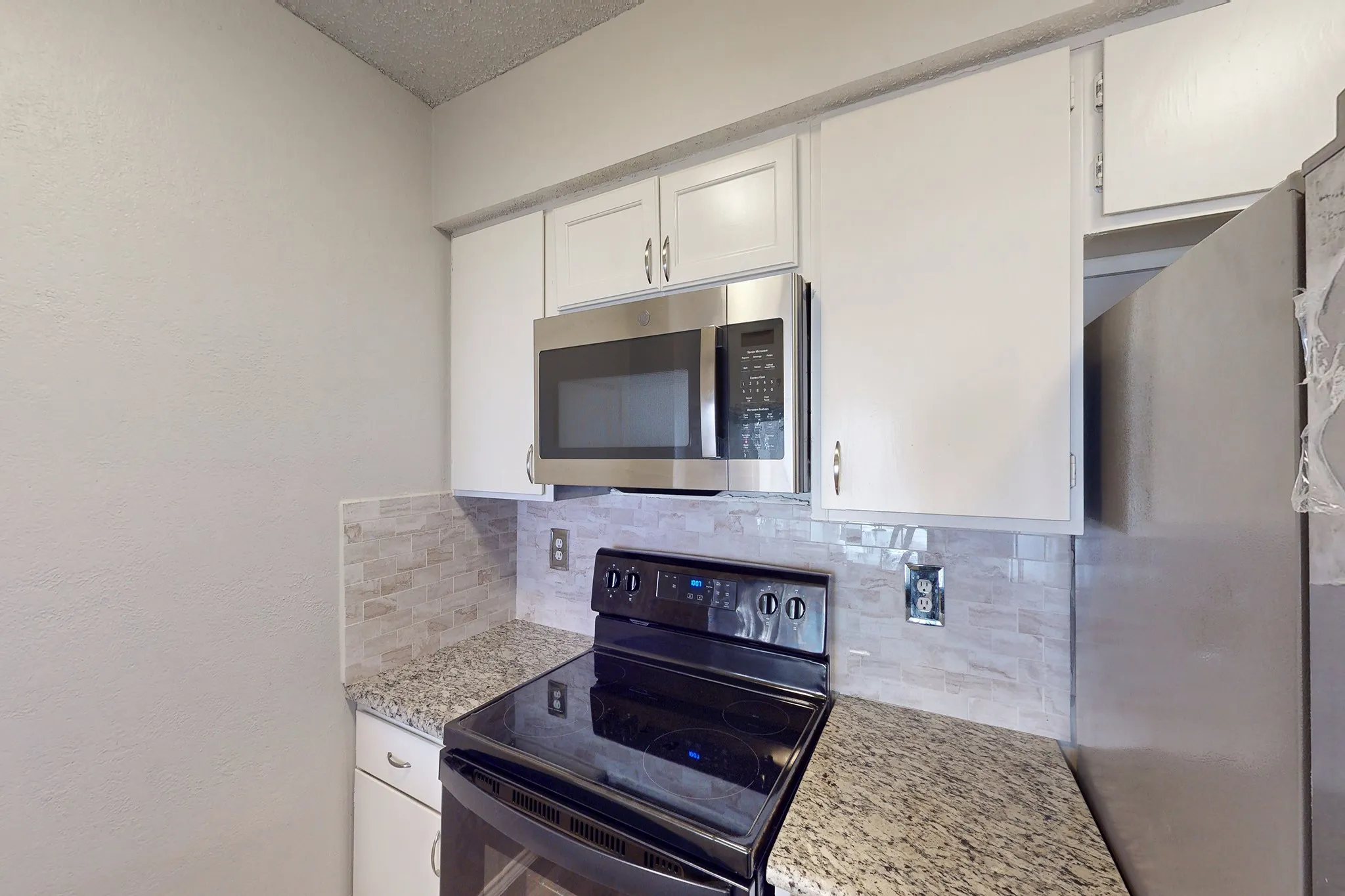 Condominium For Sale in Dallas County , 12484 Abrams Road 2121, Dallas, Texas 75243, 2 Bedroom, 2 Bathroom, Garage spaces, 998 Sqft, built in 1982, Preowned, mls#21173892, Real Estate Agent in Dallas, Homes For Sale in Dallas county, Homes For Sale in Dallas, Realtor in Dallas Texas, Real Estate Brokerage Independent Realty Texas, Luminita Cordes Realtor