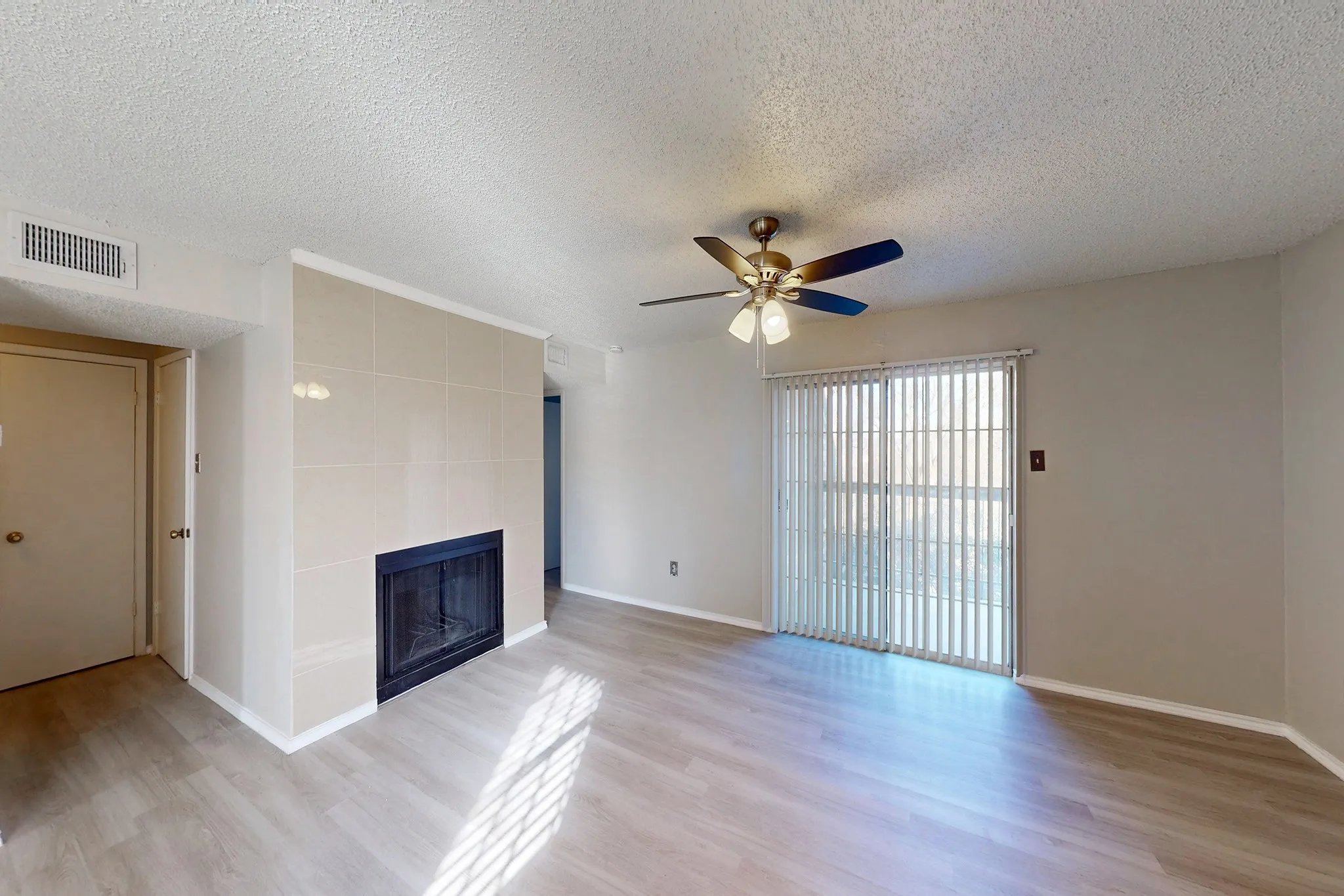 Condominium For Sale in Dallas County , 12484 Abrams Road 2121, Dallas, Texas 75243, 2 Bedroom, 2 Bathroom, Garage spaces, 998 Sqft, built in 1982, Preowned, mls#21173892, Real Estate Agent in Dallas, Homes For Sale in Dallas county, Homes For Sale in Dallas, Realtor in Dallas Texas, Real Estate Brokerage Independent Realty Texas, Luminita Cordes Realtor