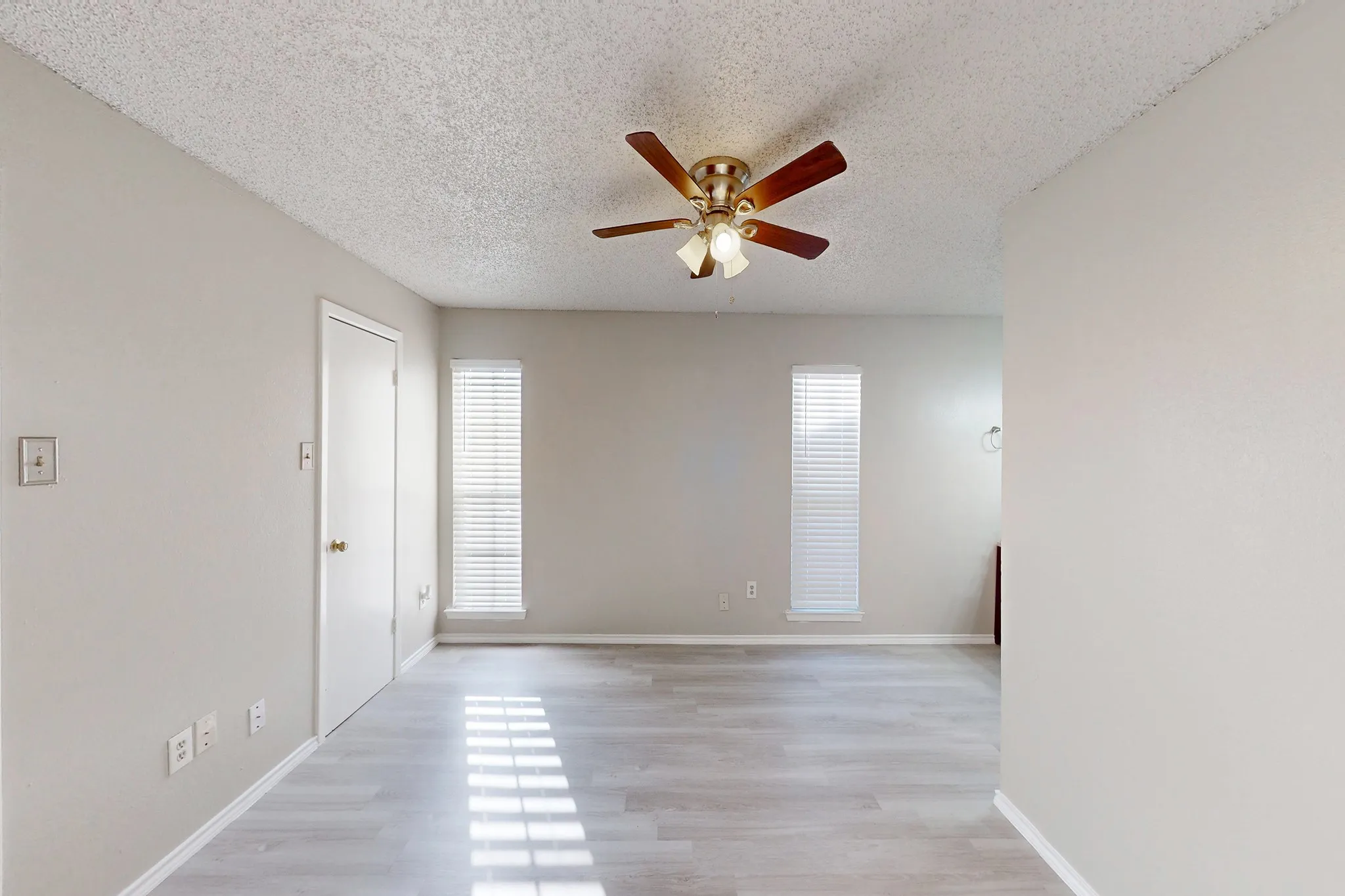 Condominium For Sale in Dallas County , 12484 Abrams Road 2121, Dallas, Texas 75243, 2 Bedroom, 2 Bathroom, Garage spaces, 998 Sqft, built in 1982, Preowned, mls#21173892, Real Estate Agent in Dallas, Homes For Sale in Dallas county, Homes For Sale in Dallas, Realtor in Dallas Texas, Real Estate Brokerage Independent Realty Texas, Luminita Cordes Realtor
