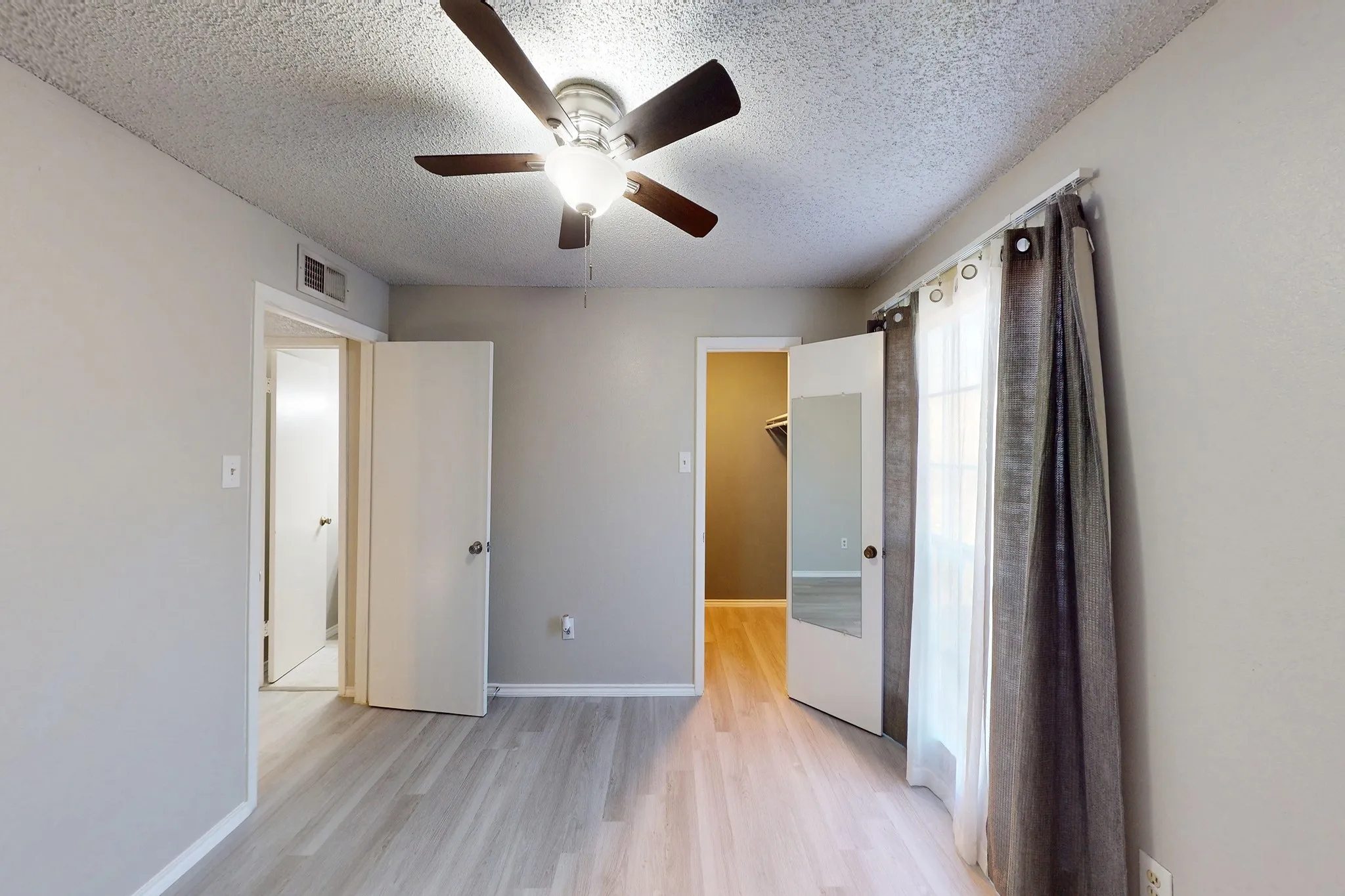 Condominium For Sale in Dallas County , 12484 Abrams Road 2121, Dallas, Texas 75243, 2 Bedroom, 2 Bathroom, Garage spaces, 998 Sqft, built in 1982, Preowned, mls#21173892, Real Estate Agent in Dallas, Homes For Sale in Dallas county, Homes For Sale in Dallas, Realtor in Dallas Texas, Real Estate Brokerage Independent Realty Texas, Luminita Cordes Realtor