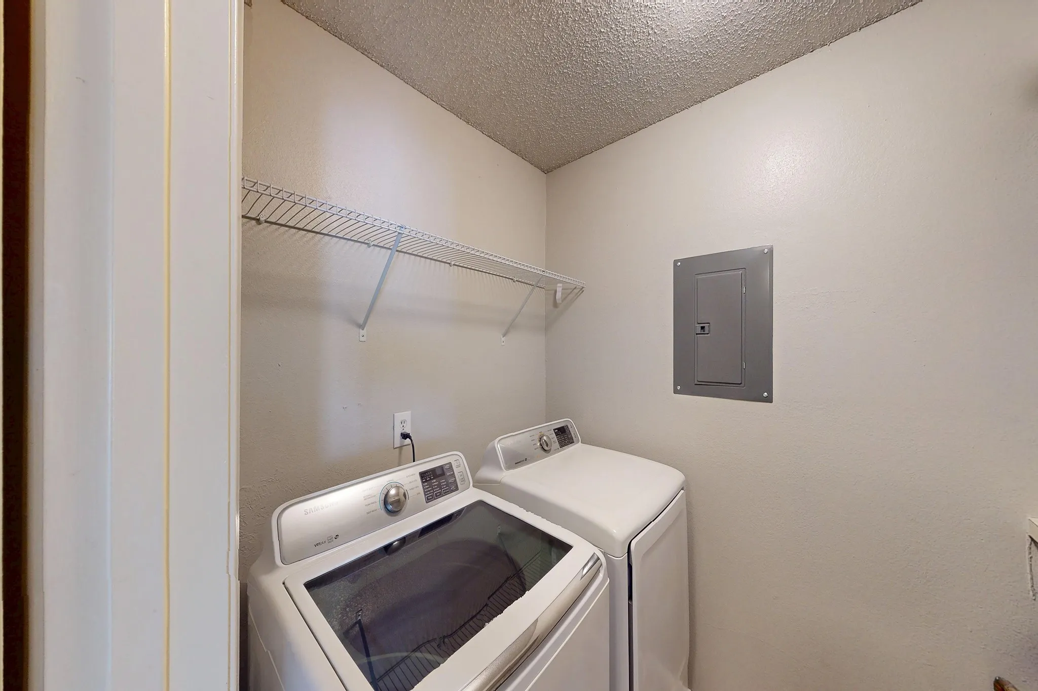 Condominium For Sale in Dallas County , 12484 Abrams Road 2121, Dallas, Texas 75243, 2 Bedroom, 2 Bathroom, Garage spaces, 998 Sqft, built in 1982, Preowned, mls#21173892, Real Estate Agent in Dallas, Homes For Sale in Dallas county, Homes For Sale in Dallas, Realtor in Dallas Texas, Real Estate Brokerage Independent Realty Texas, Luminita Cordes Realtor