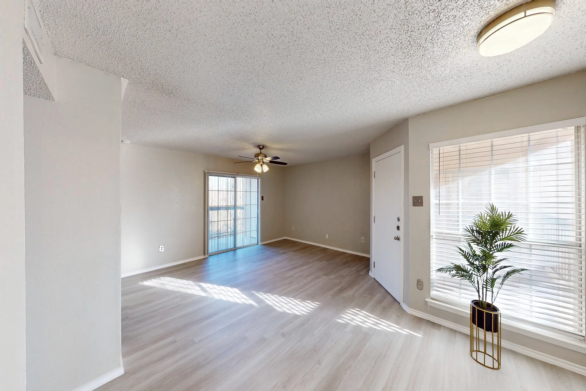 Condominium For Sale in Dallas County , 12484 Abrams Road 2121, Dallas, Texas 75243, 2 Bedroom, 2 Bathroom, Garage spaces, 998 Sqft, built in 1982, Preowned, mls#21173892, Real Estate Agent in Dallas, Homes For Sale in Dallas county, Homes For Sale in Dallas, Realtor in Dallas Texas, Real Estate Brokerage Independent Realty Texas, Luminita Cordes Realtor