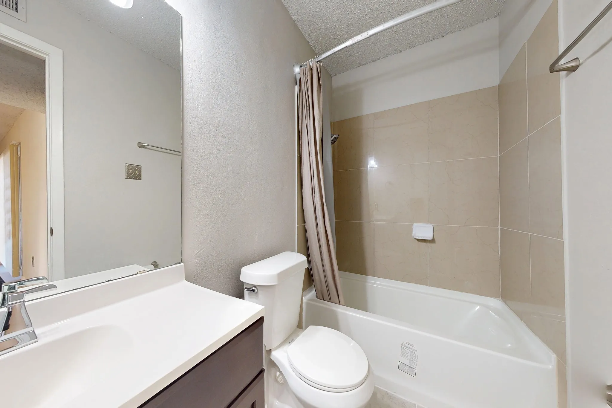 Condominium For Sale in Dallas County , 12484 Abrams Road 2121, Dallas, Texas 75243, 2 Bedroom, 2 Bathroom, Garage spaces, 998 Sqft, built in 1982, Preowned, mls#21173892, Real Estate Agent in Dallas, Homes For Sale in Dallas county, Homes For Sale in Dallas, Realtor in Dallas Texas, Real Estate Brokerage Independent Realty Texas, Luminita Cordes Realtor