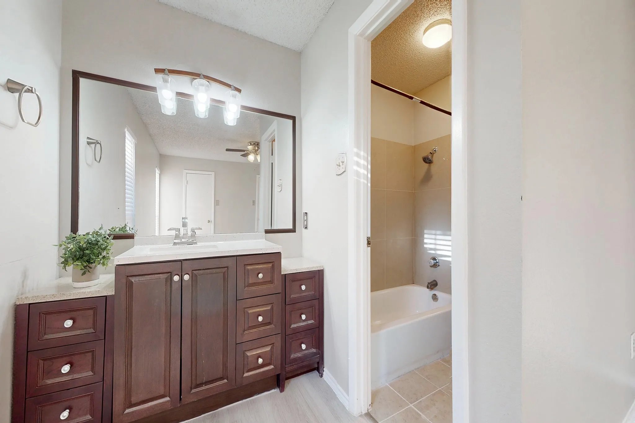 Condominium For Sale in Dallas County , 12484 Abrams Road 2121, Dallas, Texas 75243, 2 Bedroom, 2 Bathroom, Garage spaces, 998 Sqft, built in 1982, Preowned, mls#21173892, Real Estate Agent in Dallas, Homes For Sale in Dallas county, Homes For Sale in Dallas, Realtor in Dallas Texas, Real Estate Brokerage Independent Realty Texas, Luminita Cordes Realtor