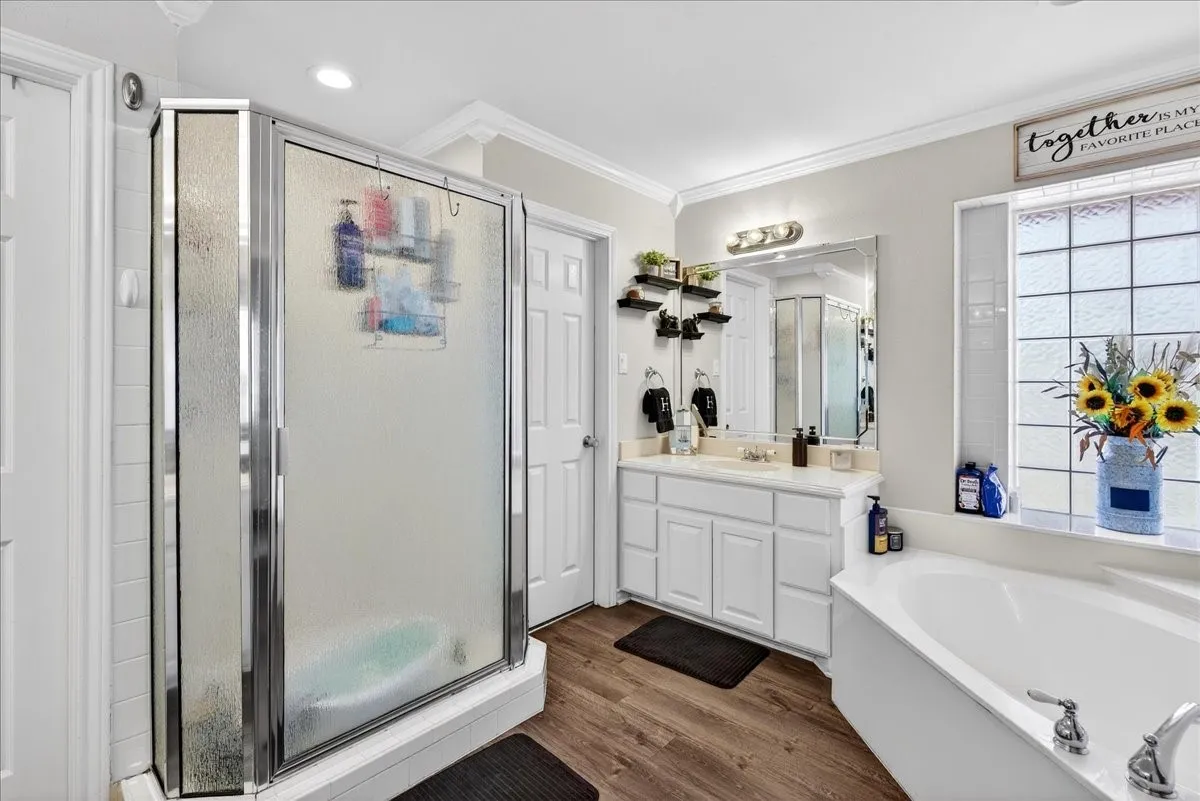 Single Family Residence For Sale in Henderson County , 101 Idlewood Road, Enchanted Oaks, Texas 75156, 3 Bedroom, 2 Bathroom, 2 Garage spaces, 1,866 Sqft, built in 2000, Preowned, mls#21171486, Real Estate Agent in Enchanted Oaks, Homes For Sale in Henderson county, Homes For Sale in Enchanted Oaks, Realtor in Enchanted Oaks Texas, Real Estate Brokerage Independent Realty Texas, Luminita Cordes Realtor
