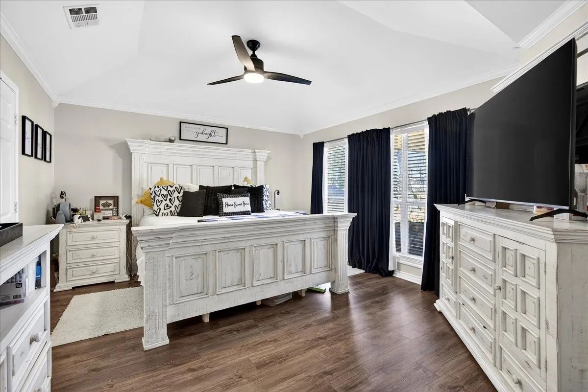 Single Family Residence For Sale in Henderson County , 101 Idlewood Road, Enchanted Oaks, Texas 75156, 3 Bedroom, 2 Bathroom, 2 Garage spaces, 1,866 Sqft, built in 2000, Preowned, mls#21171486, Real Estate Agent in Enchanted Oaks, Homes For Sale in Henderson county, Homes For Sale in Enchanted Oaks, Realtor in Enchanted Oaks Texas, Real Estate Brokerage Independent Realty Texas, Luminita Cordes Realtor