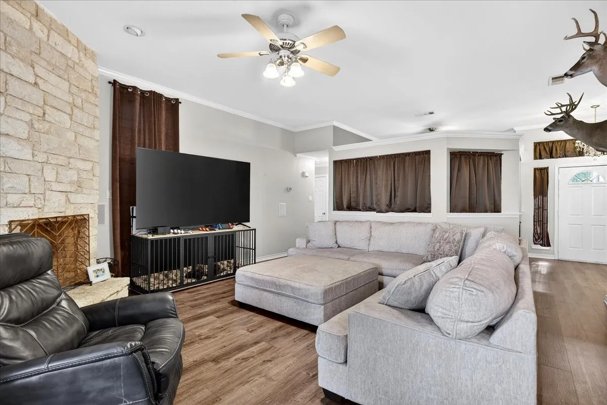 Single Family Residence For Sale in Henderson County , 101 Idlewood Road, Enchanted Oaks, Texas 75156, 3 Bedroom, 2 Bathroom, 2 Garage spaces, 1,866 Sqft, built in 2000, Preowned, mls#21171486, Real Estate Agent in Enchanted Oaks, Homes For Sale in Henderson county, Homes For Sale in Enchanted Oaks, Realtor in Enchanted Oaks Texas, Real Estate Brokerage Independent Realty Texas, Luminita Cordes Realtor