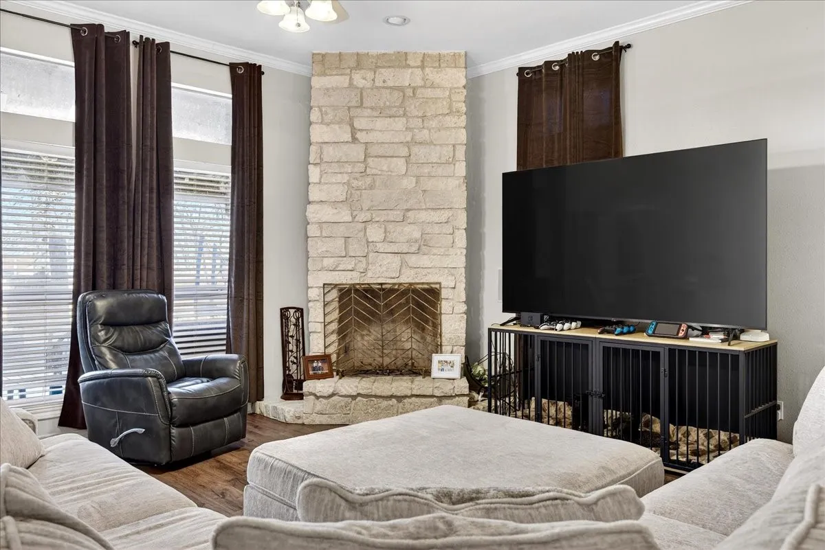Single Family Residence For Sale in Henderson County , 101 Idlewood Road, Enchanted Oaks, Texas 75156, 3 Bedroom, 2 Bathroom, 2 Garage spaces, 1,866 Sqft, built in 2000, Preowned, mls#21171486, Real Estate Agent in Enchanted Oaks, Homes For Sale in Henderson county, Homes For Sale in Enchanted Oaks, Realtor in Enchanted Oaks Texas, Real Estate Brokerage Independent Realty Texas, Luminita Cordes Realtor