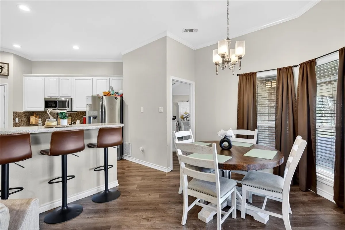 Single Family Residence For Sale in Henderson County , 101 Idlewood Road, Enchanted Oaks, Texas 75156, 3 Bedroom, 2 Bathroom, 2 Garage spaces, 1,866 Sqft, built in 2000, Preowned, mls#21171486, Real Estate Agent in Enchanted Oaks, Homes For Sale in Henderson county, Homes For Sale in Enchanted Oaks, Realtor in Enchanted Oaks Texas, Real Estate Brokerage Independent Realty Texas, Luminita Cordes Realtor
