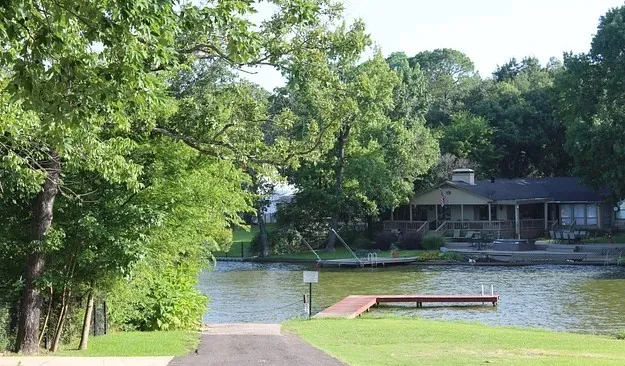 Single Family Residence For Sale in Henderson County , 101 Idlewood Road, Enchanted Oaks, Texas 75156, 3 Bedroom, 2 Bathroom, 2 Garage spaces, 1,866 Sqft, built in 2000, Preowned, mls#21171486, Real Estate Agent in Enchanted Oaks, Homes For Sale in Henderson county, Homes For Sale in Enchanted Oaks, Realtor in Enchanted Oaks Texas, Real Estate Brokerage Independent Realty Texas, Luminita Cordes Realtor
