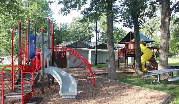 Single Family Residence For Sale in Henderson County , 101 Idlewood Road, Enchanted Oaks, Texas 75156, 3 Bedroom, 2 Bathroom, 2 Garage spaces, 1,866 Sqft, built in 2000, Preowned, mls#21171486, Real Estate Agent in Enchanted Oaks, Homes For Sale in Henderson county, Homes For Sale in Enchanted Oaks, Realtor in Enchanted Oaks Texas, Real Estate Brokerage Independent Realty Texas, Luminita Cordes Realtor