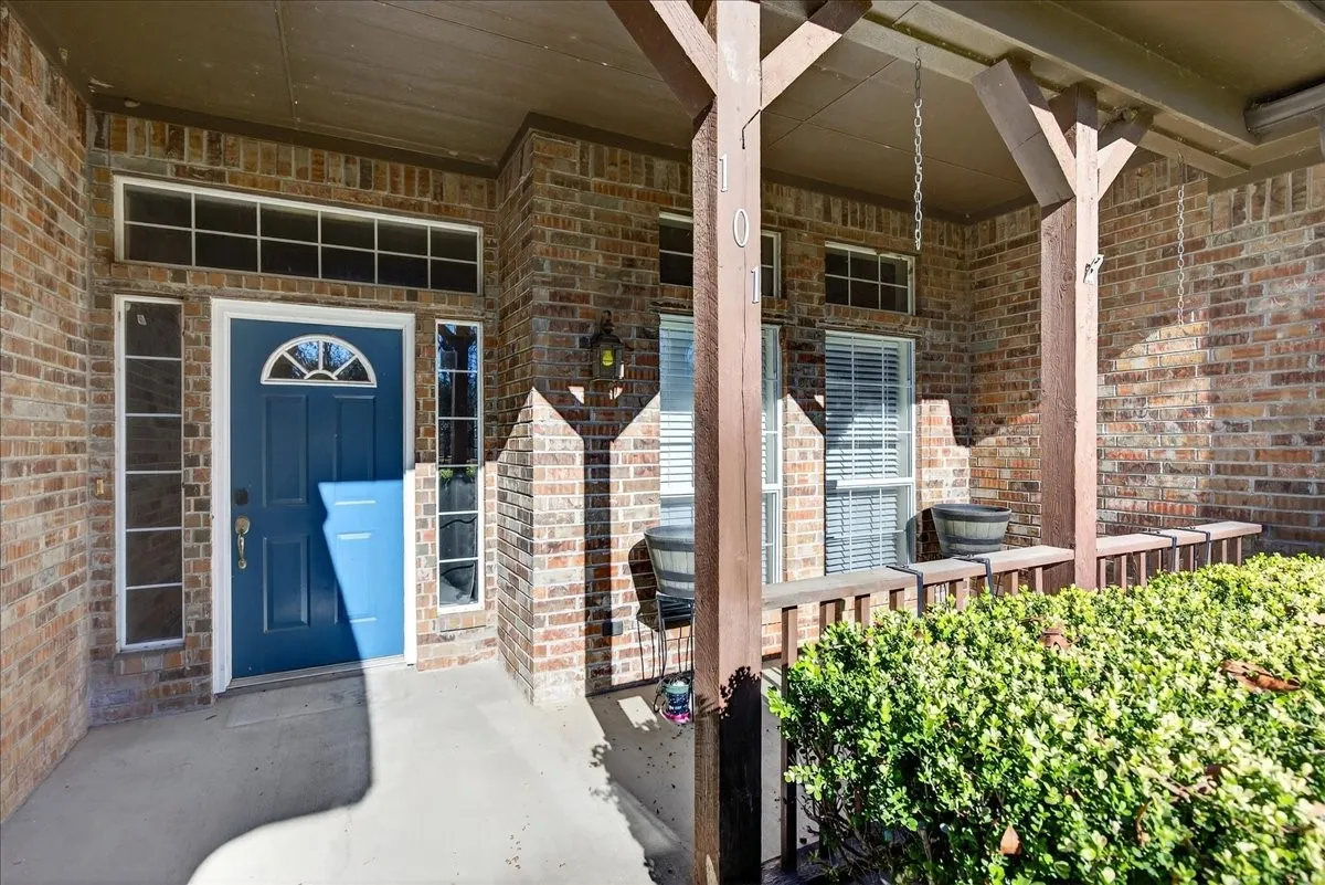 Single Family Residence For Sale in Henderson County , 101 Idlewood Road, Enchanted Oaks, Texas 75156, 3 Bedroom, 2 Bathroom, 2 Garage spaces, 1,866 Sqft, built in 2000, Preowned, mls#21171486, Real Estate Agent in Enchanted Oaks, Homes For Sale in Henderson county, Homes For Sale in Enchanted Oaks, Realtor in Enchanted Oaks Texas, Real Estate Brokerage Independent Realty Texas, Luminita Cordes Realtor