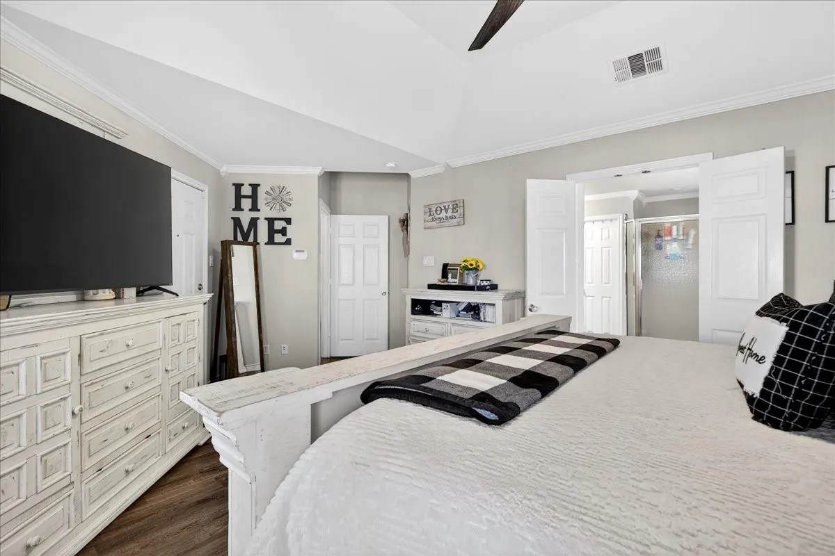 Single Family Residence For Sale in Henderson County , 101 Idlewood Road, Enchanted Oaks, Texas 75156, 3 Bedroom, 2 Bathroom, 2 Garage spaces, 1,866 Sqft, built in 2000, Preowned, mls#21171486, Real Estate Agent in Enchanted Oaks, Homes For Sale in Henderson county, Homes For Sale in Enchanted Oaks, Realtor in Enchanted Oaks Texas, Real Estate Brokerage Independent Realty Texas, Luminita Cordes Realtor