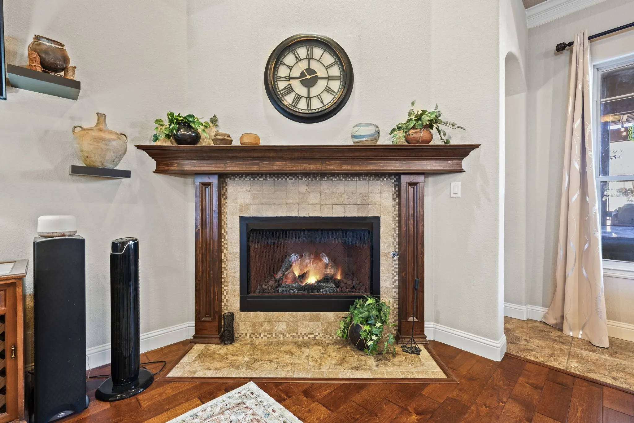 Single Family Residence For Sale in Hood County , 3719 Lonesome Creek Road, Granbury, Texas 76049, 4 Bedroom, 3 Bathroom, 2 Garage spaces, 2,310 Sqft, built in 2011, Preowned, mls#21171346, Real Estate Agent in Granbury, Homes For Sale in Hood county, Homes For Sale in Granbury, Realtor in Granbury Texas, Real Estate Brokerage Independent Realty Texas, Luminita Cordes Realtor