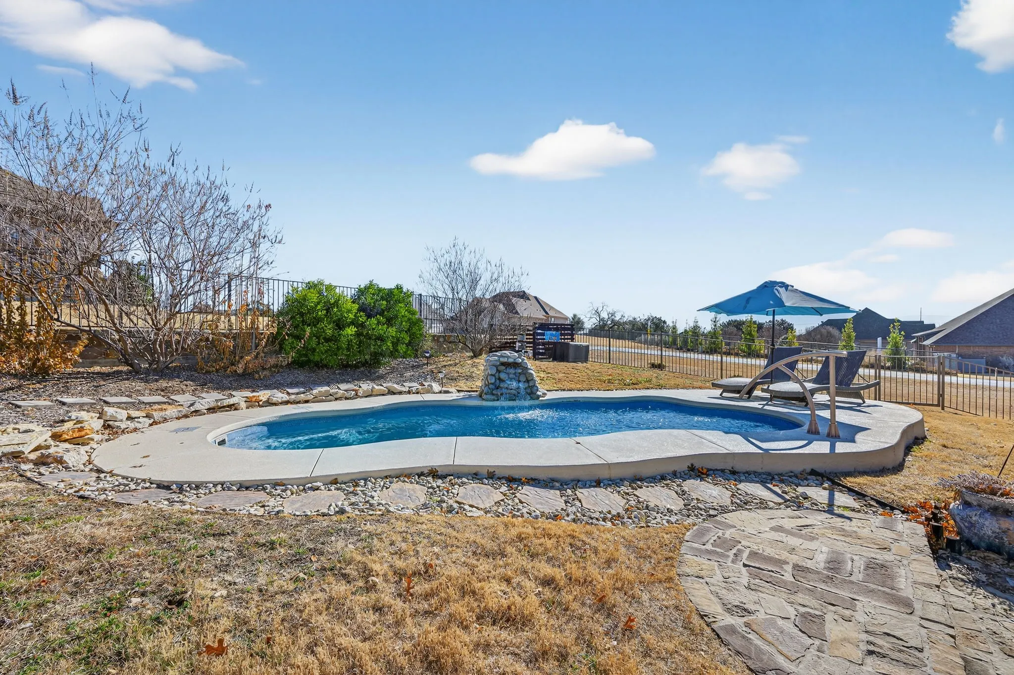 Single Family Residence For Sale in Hood County , 3719 Lonesome Creek Road, Granbury, Texas 76049, 4 Bedroom, 3 Bathroom, 2 Garage spaces, 2,310 Sqft, built in 2011, Preowned, mls#21171346, Real Estate Agent in Granbury, Homes For Sale in Hood county, Homes For Sale in Granbury, Realtor in Granbury Texas, Real Estate Brokerage Independent Realty Texas, Luminita Cordes Realtor