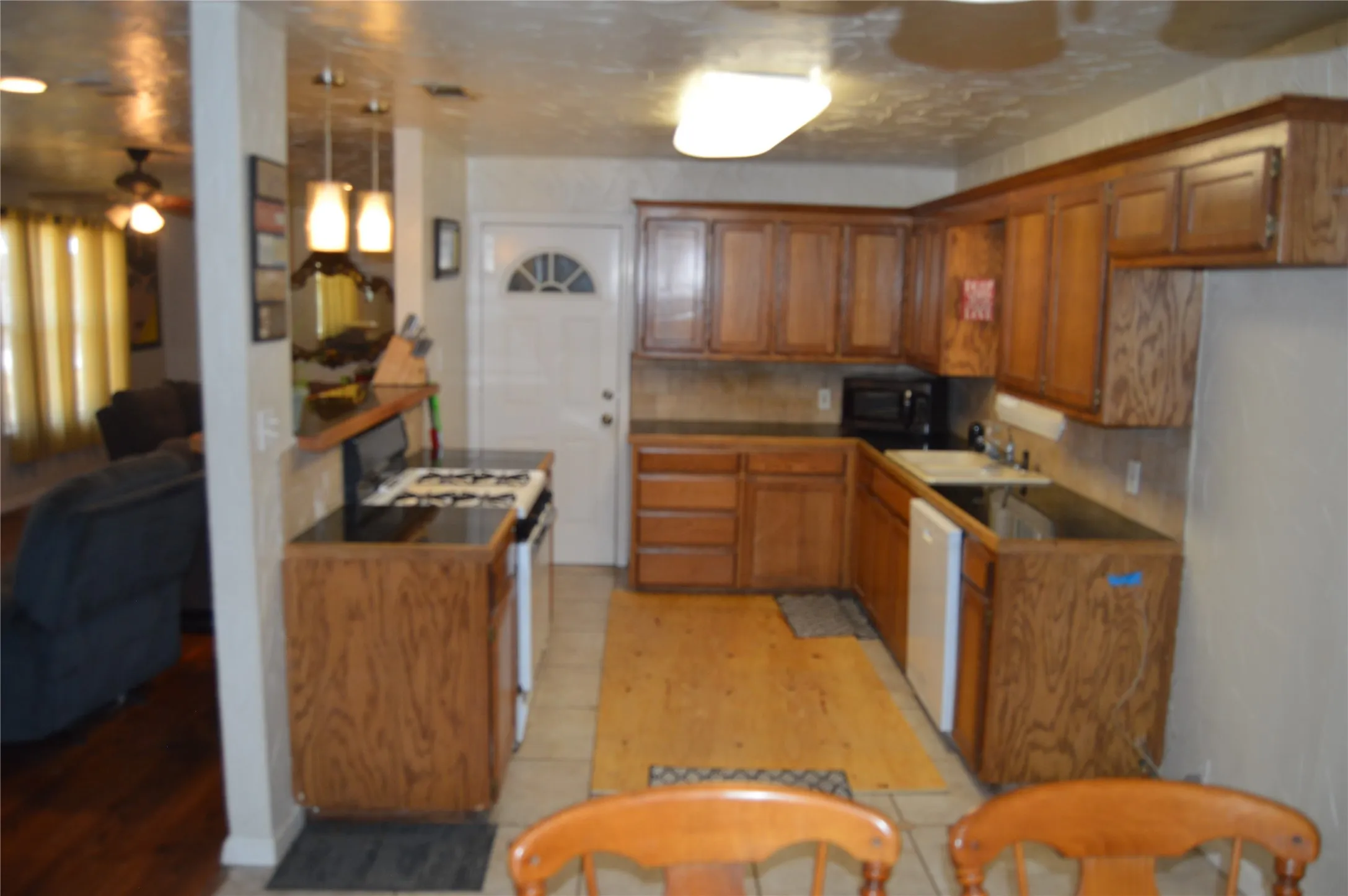 Single Family Residence For Sale in Johnson County , 112 S 2nd Street, Godley, Texas 76044, 3 Bedroom, 2 Bathroom, Garage spaces, 1,464 Sqft, built in 1963, mls#21174003, Real Estate Agent in Godley, Homes For Sale in Johnson county, Homes For Sale in Godley, Realtor in Godley Texas, Real Estate Brokerage Independent Realty Texas, Luminita Cordes Realtor