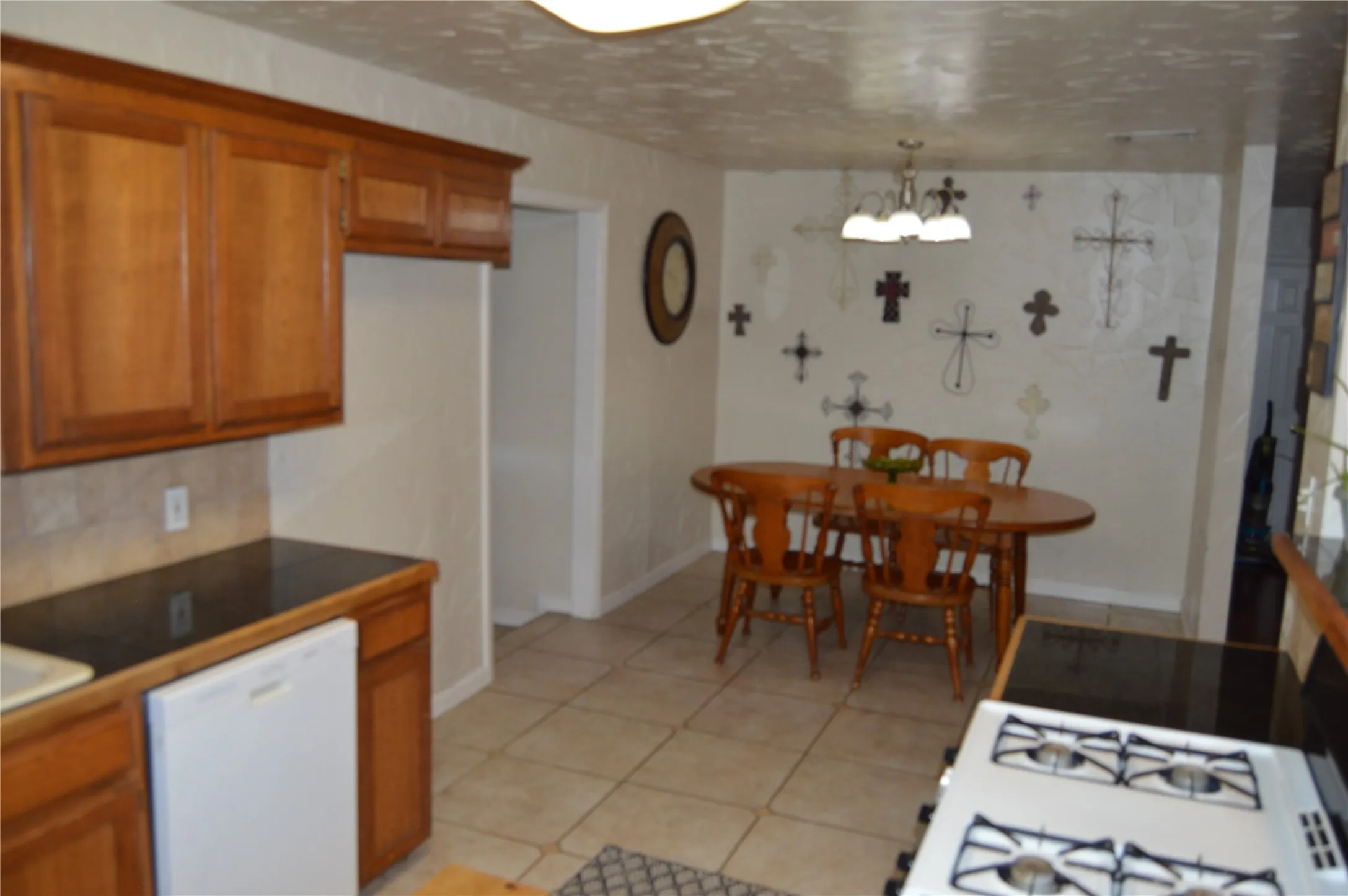 Single Family Residence For Sale in Johnson County , 112 S 2nd Street, Godley, Texas 76044, 3 Bedroom, 2 Bathroom, Garage spaces, 1,464 Sqft, built in 1963, mls#21174003, Real Estate Agent in Godley, Homes For Sale in Johnson county, Homes For Sale in Godley, Realtor in Godley Texas, Real Estate Brokerage Independent Realty Texas, Luminita Cordes Realtor