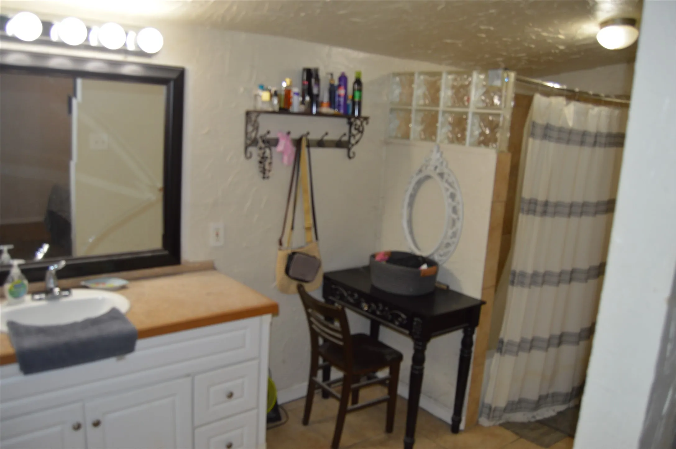 Single Family Residence For Sale in Johnson County , 112 S 2nd Street, Godley, Texas 76044, 3 Bedroom, 2 Bathroom, Garage spaces, 1,464 Sqft, built in 1963, mls#21174003, Real Estate Agent in Godley, Homes For Sale in Johnson county, Homes For Sale in Godley, Realtor in Godley Texas, Real Estate Brokerage Independent Realty Texas, Luminita Cordes Realtor