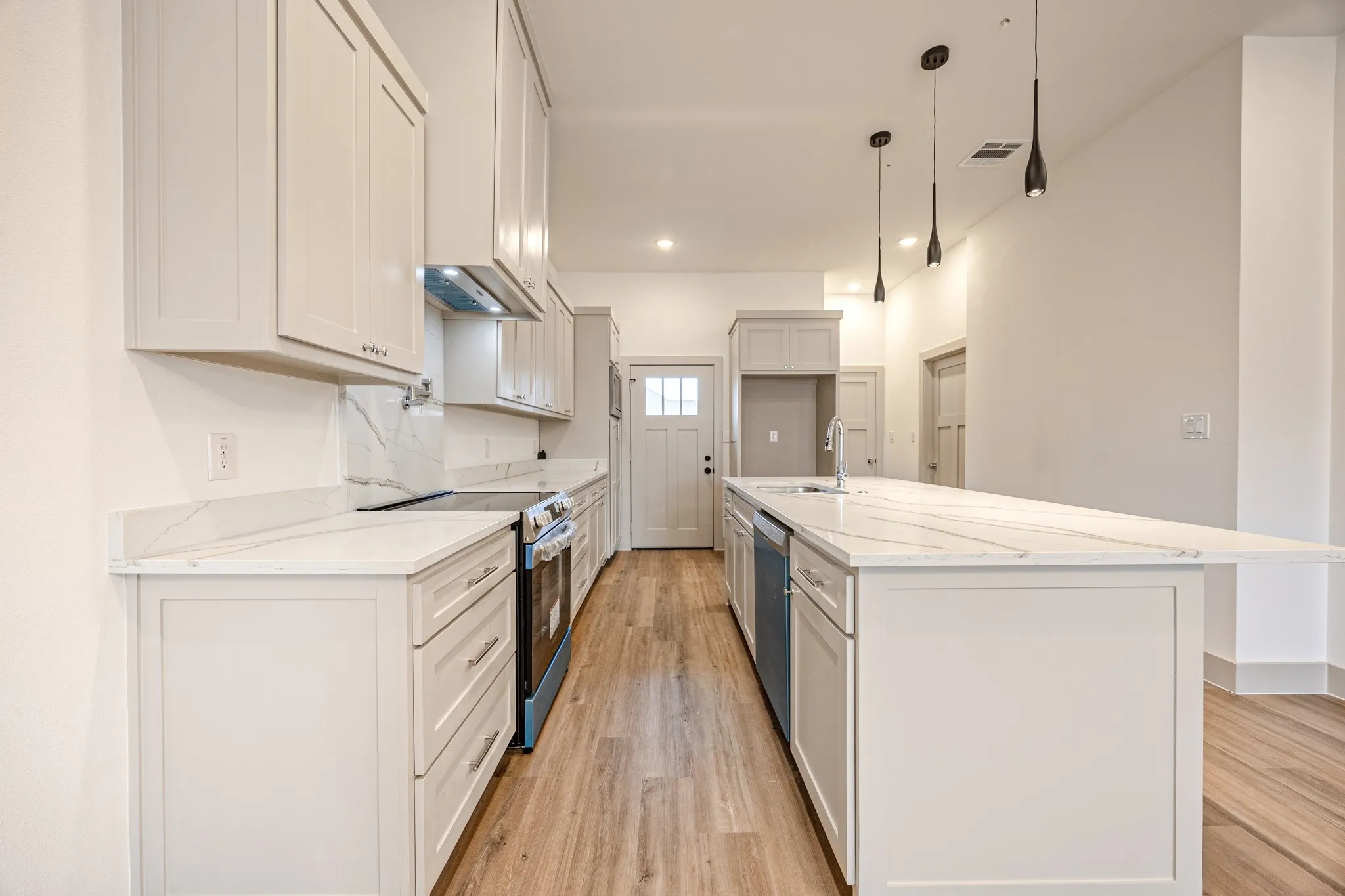 Single Family Residence For Sale in Tarrant County , 2613 Walker Street, Fort Worth, Texas 76105, 3 Bedroom, 2 Bathroom, 2 Garage spaces, 1,511 Sqft, built in 2026, New Construction - Complete, mls#21167680, Real Estate Agent in Fort Worth, Homes For Sale in Tarrant county, Homes For Sale in Fort Worth, Realtor in Fort Worth Texas, Real Estate Brokerage Independent Realty Texas, Luminita Cordes Realtor