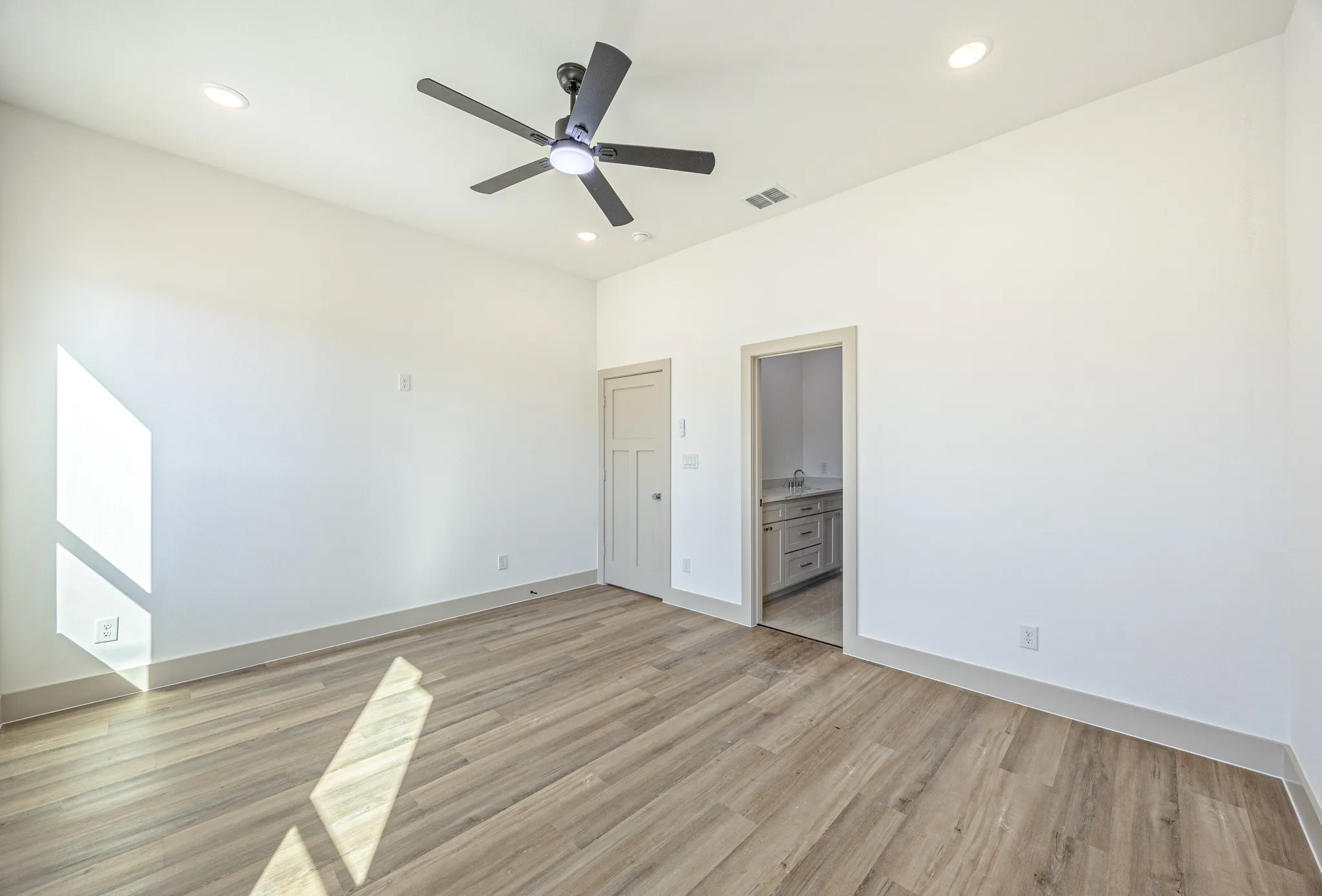 Single Family Residence For Sale in Tarrant County , 2613 Walker Street, Fort Worth, Texas 76105, 3 Bedroom, 2 Bathroom, 2 Garage spaces, 1,511 Sqft, built in 2026, New Construction - Complete, mls#21167680, Real Estate Agent in Fort Worth, Homes For Sale in Tarrant county, Homes For Sale in Fort Worth, Realtor in Fort Worth Texas, Real Estate Brokerage Independent Realty Texas, Luminita Cordes Realtor