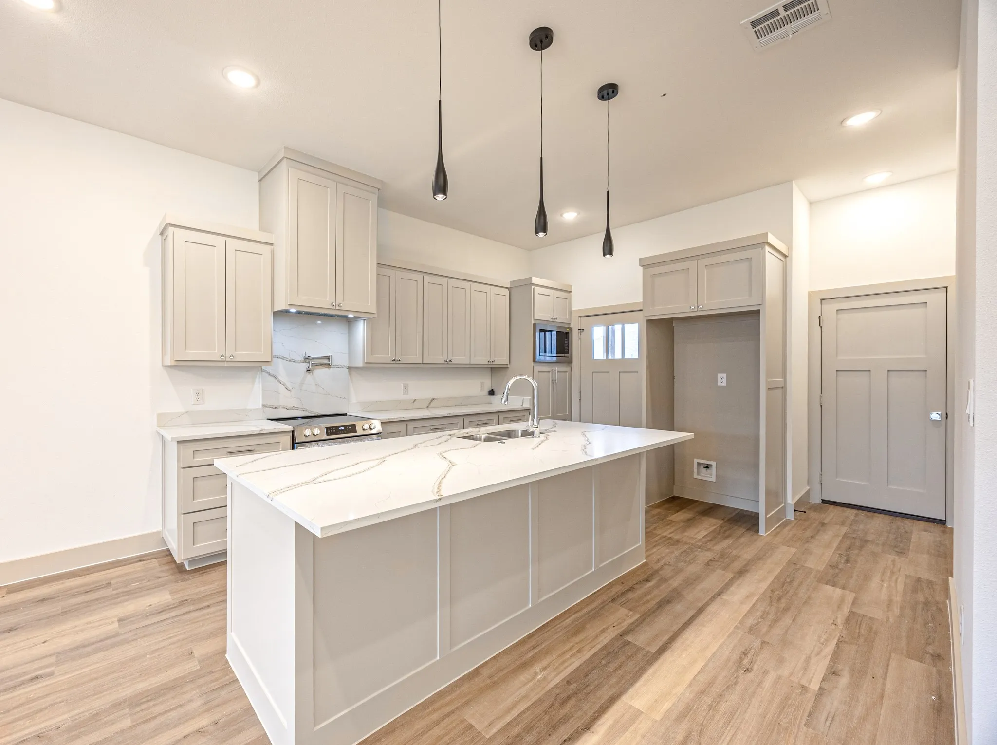 Single Family Residence For Sale in Tarrant County , 2613 Walker Street, Fort Worth, Texas 76105, 3 Bedroom, 2 Bathroom, 2 Garage spaces, 1,511 Sqft, built in 2026, New Construction - Complete, mls#21167680, Real Estate Agent in Fort Worth, Homes For Sale in Tarrant county, Homes For Sale in Fort Worth, Realtor in Fort Worth Texas, Real Estate Brokerage Independent Realty Texas, Luminita Cordes Realtor